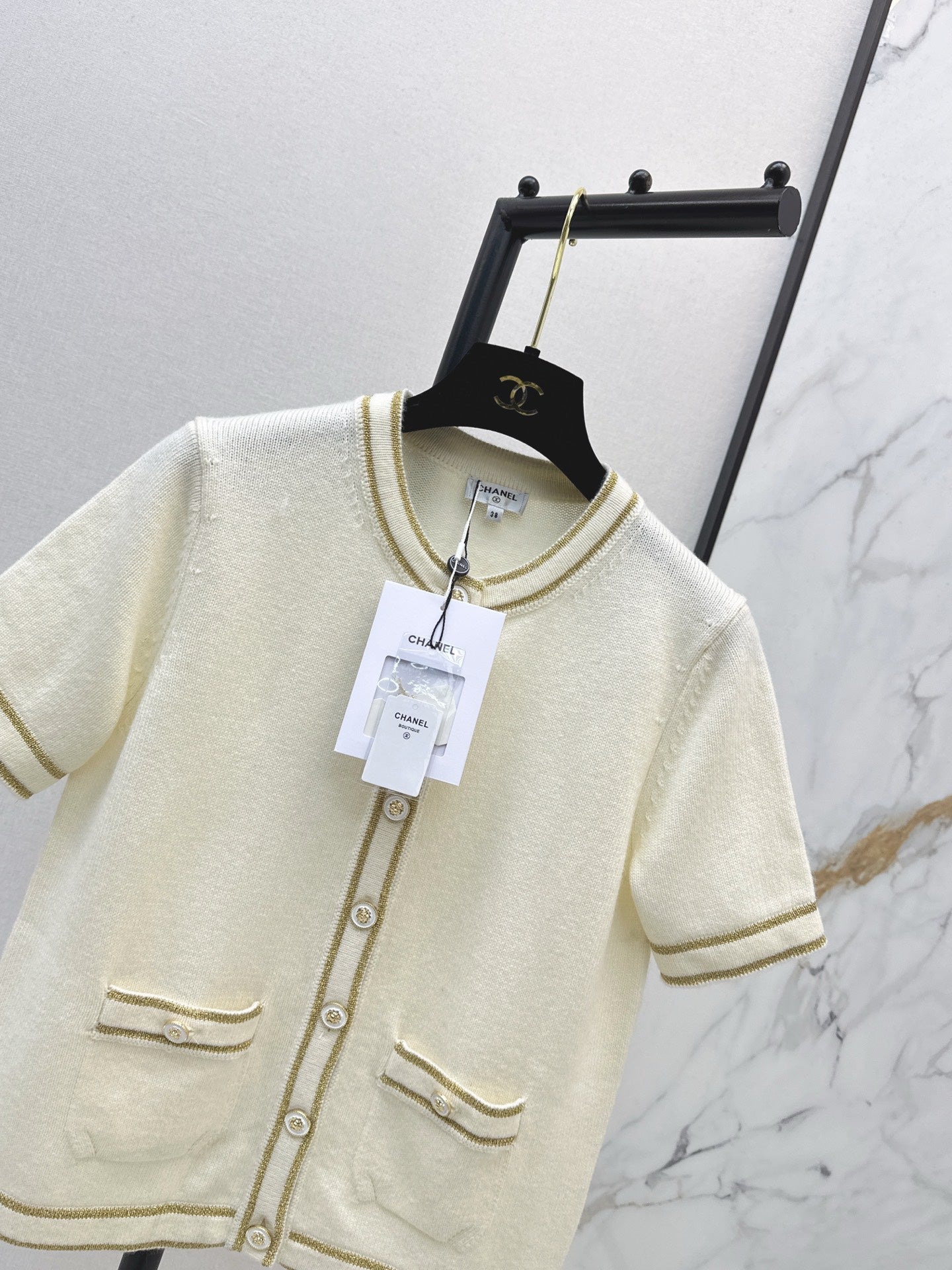 25 early autumn new round neck lion head three-dimensional intarsia metal buckle gold stripe short-sleeved cardigan