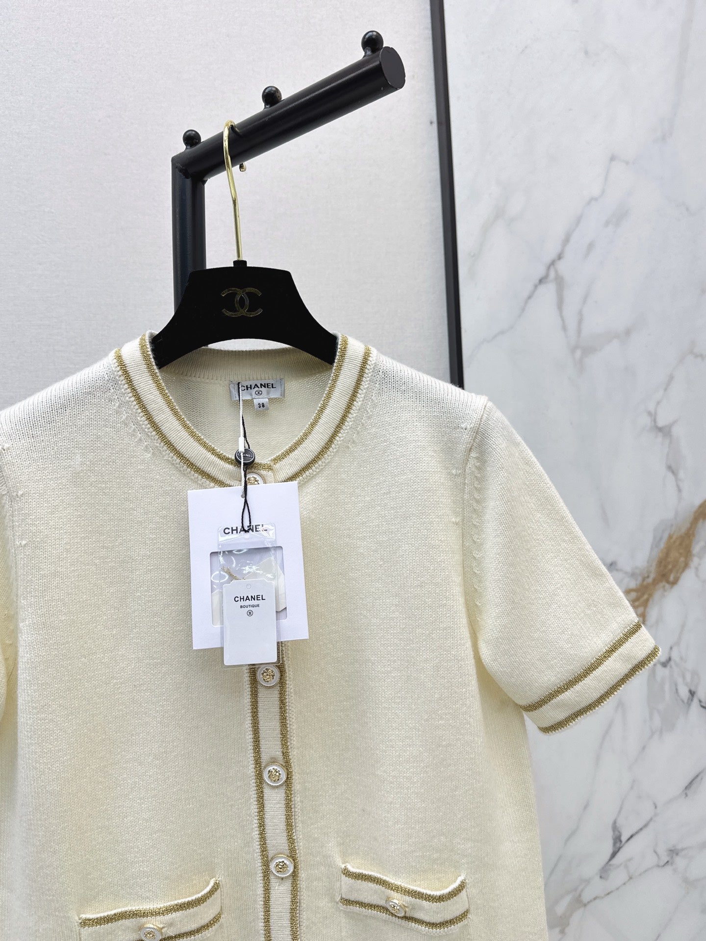 25 early autumn new round neck lion head three-dimensional intarsia metal buckle gold stripe short-sleeved cardigan