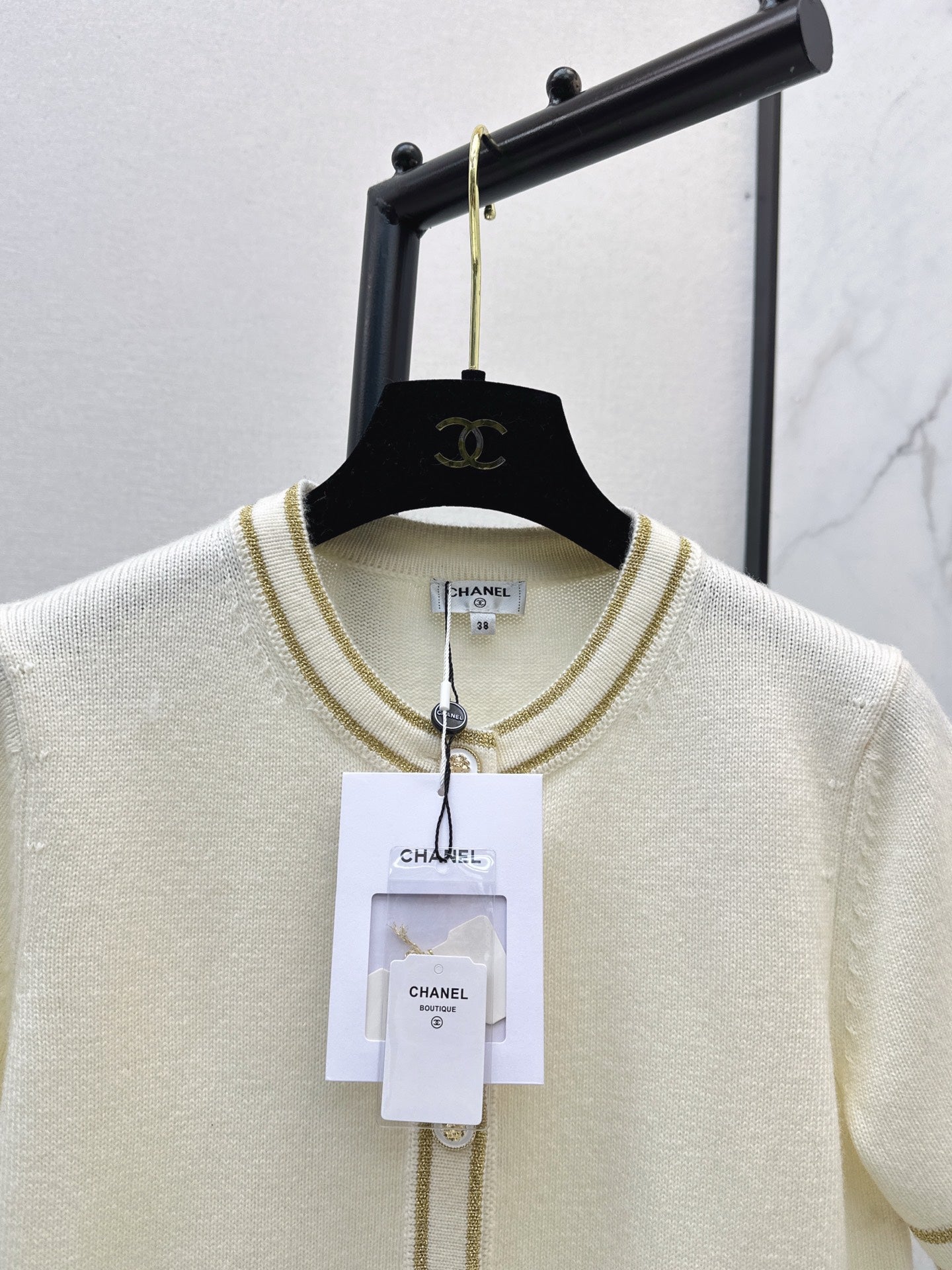 25 early autumn new round neck lion head three-dimensional intarsia metal buckle gold stripe short-sleeved cardigan