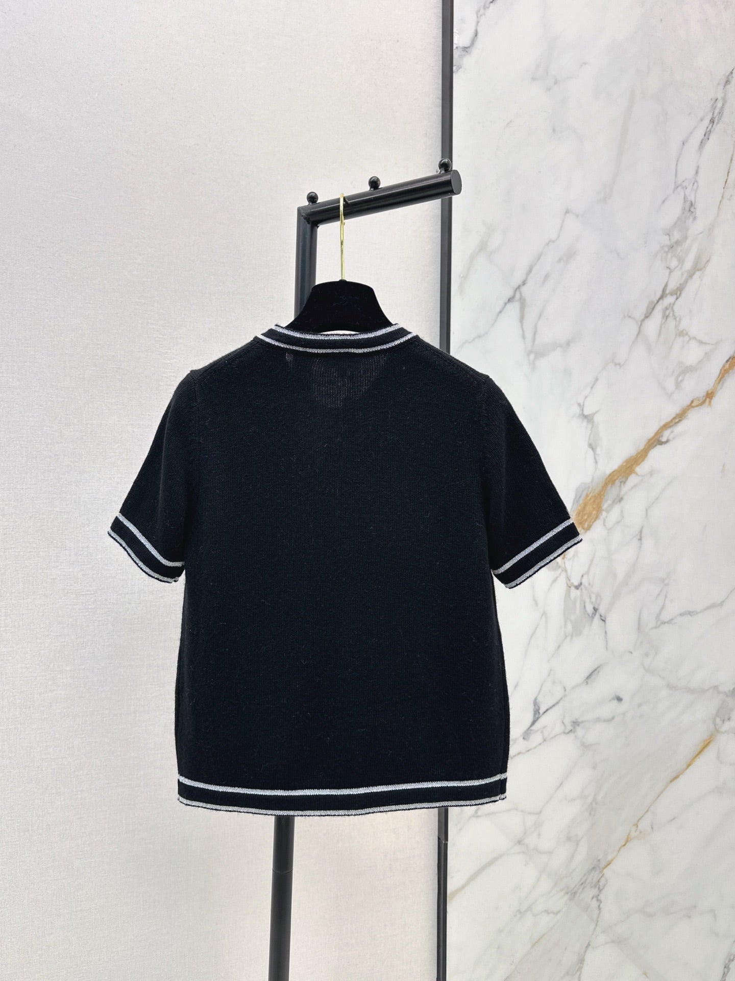 25 early autumn new round neck lion head three-dimensional intarsia metal buckle gold stripe short-sleeved cardigan