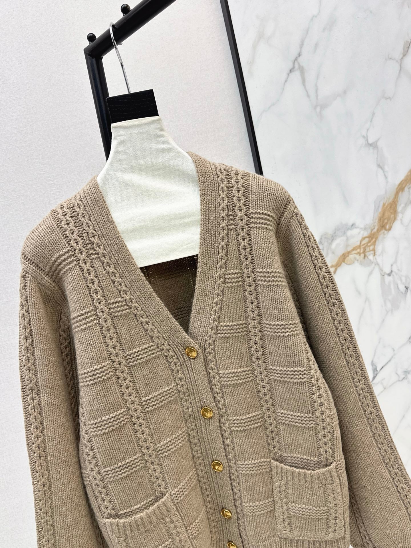 25FW latest three-dimensional crocheted V-neck cardigan