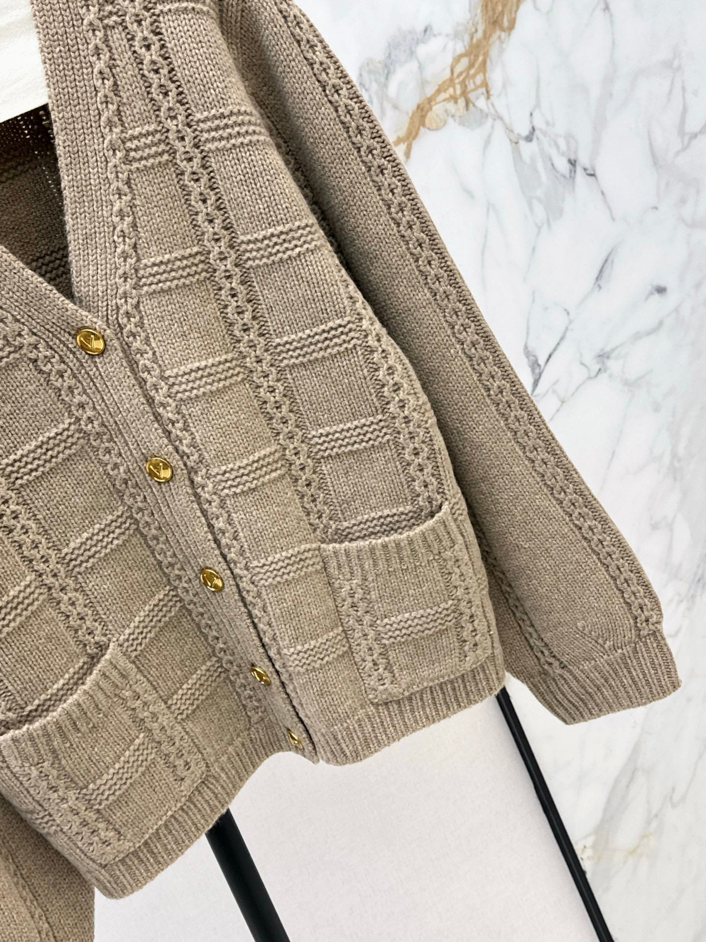 25FW latest three-dimensional crocheted V-neck cardigan