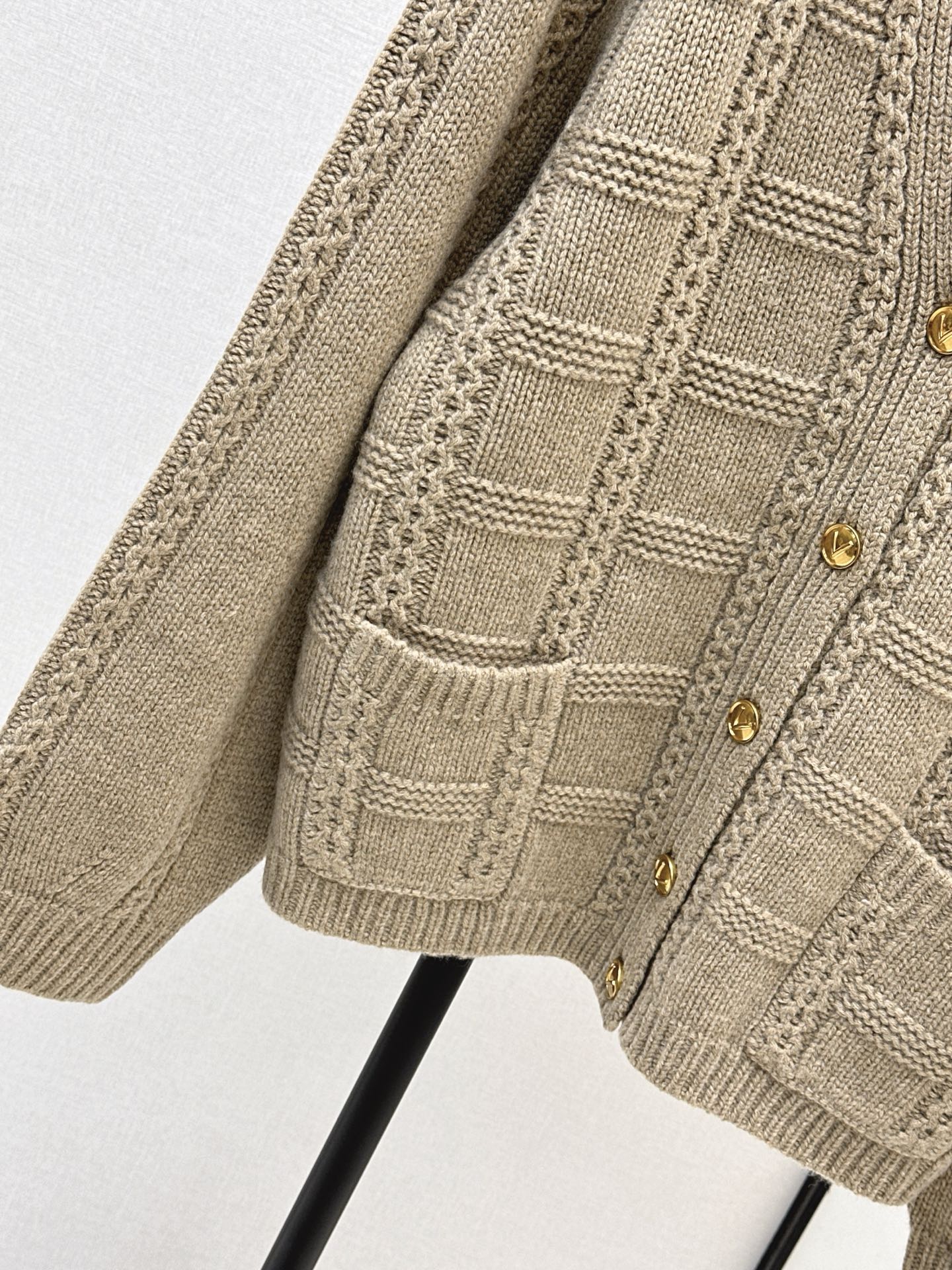 25FW latest three-dimensional crocheted V-neck cardigan