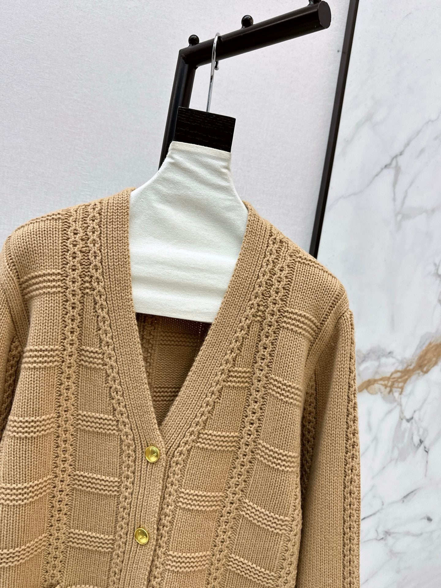 25FW latest three-dimensional crocheted V-neck cardigan