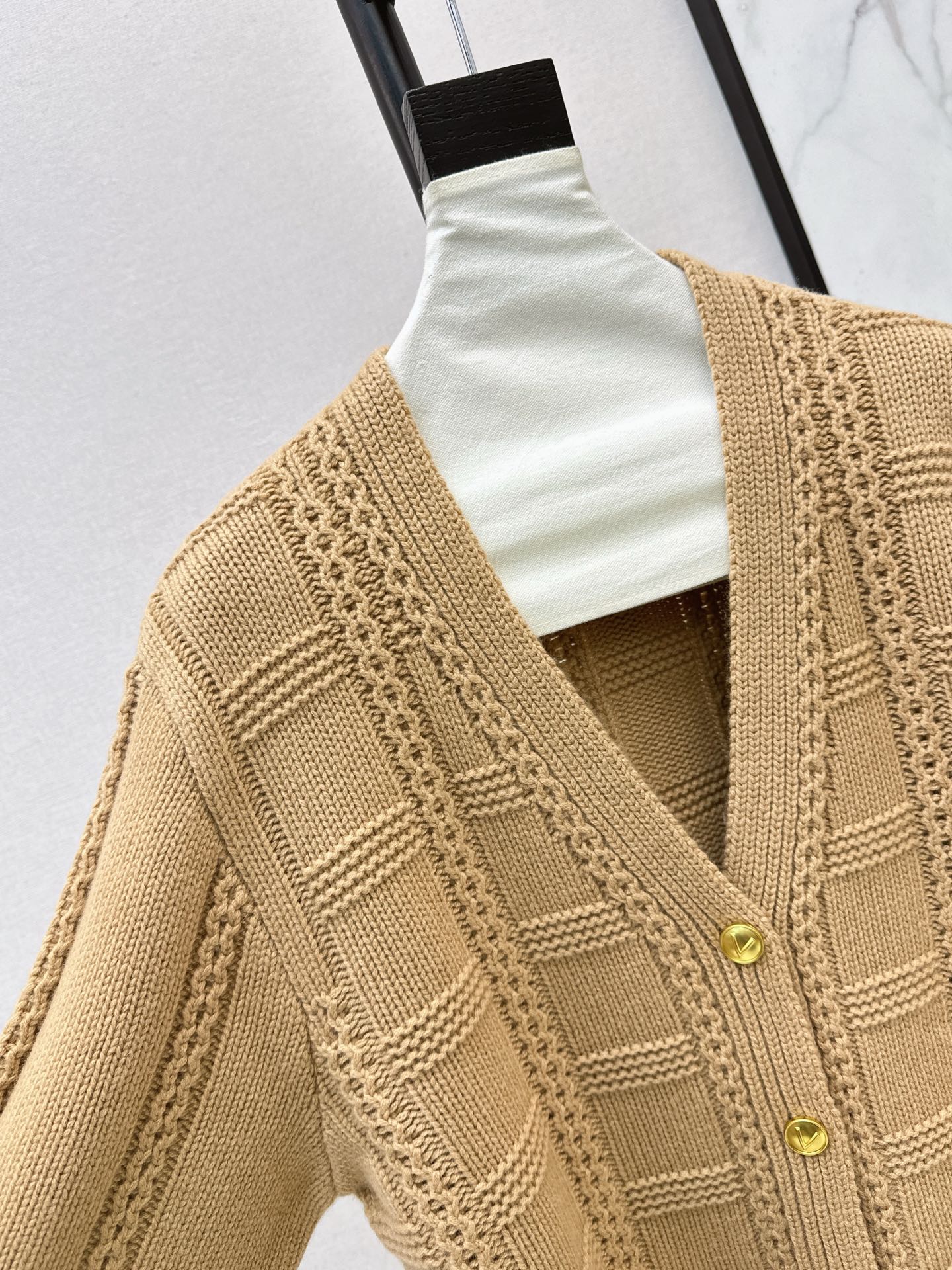 25FW latest three-dimensional crocheted V-neck cardigan