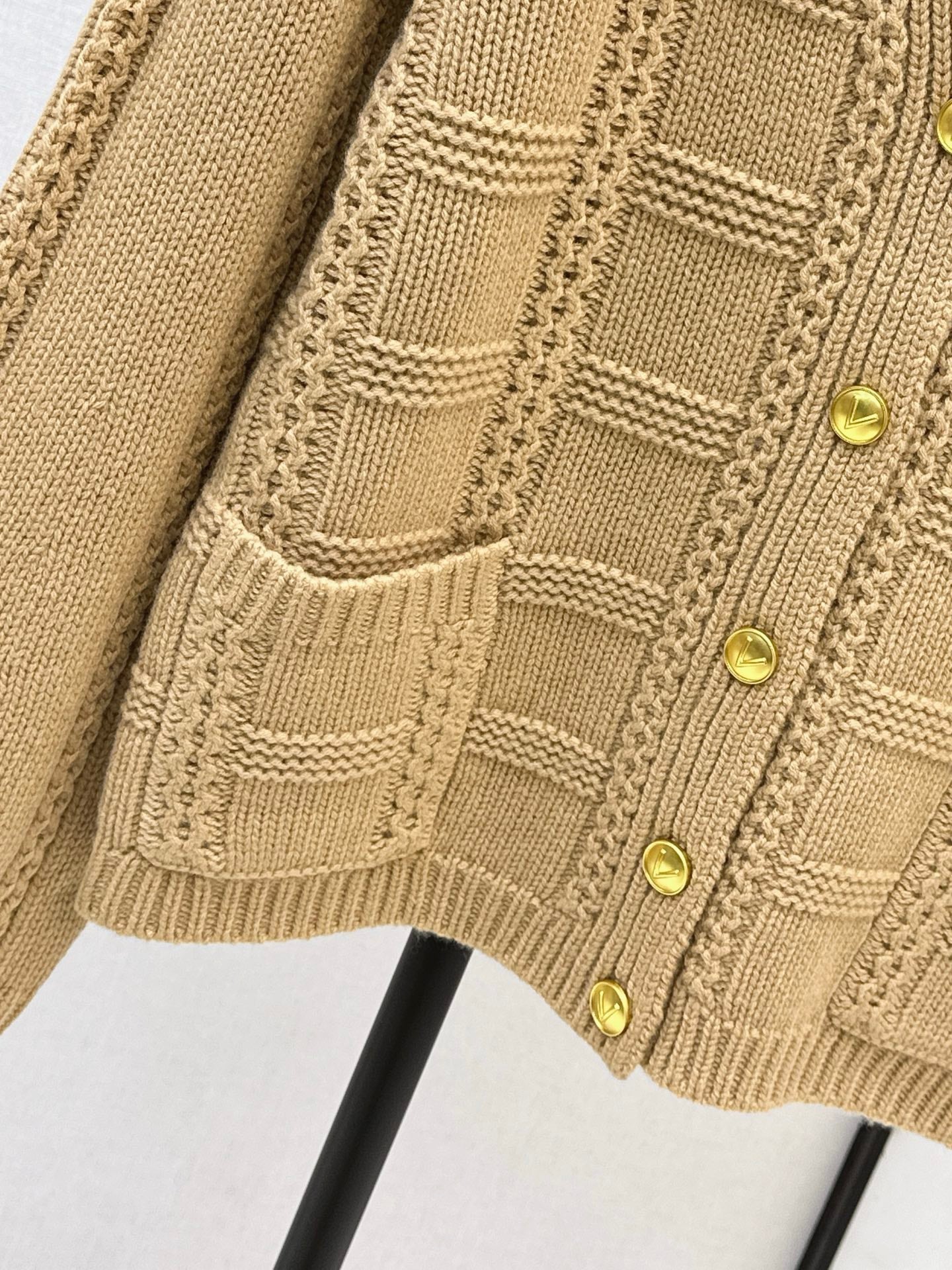 25FW latest three-dimensional crocheted V-neck cardigan