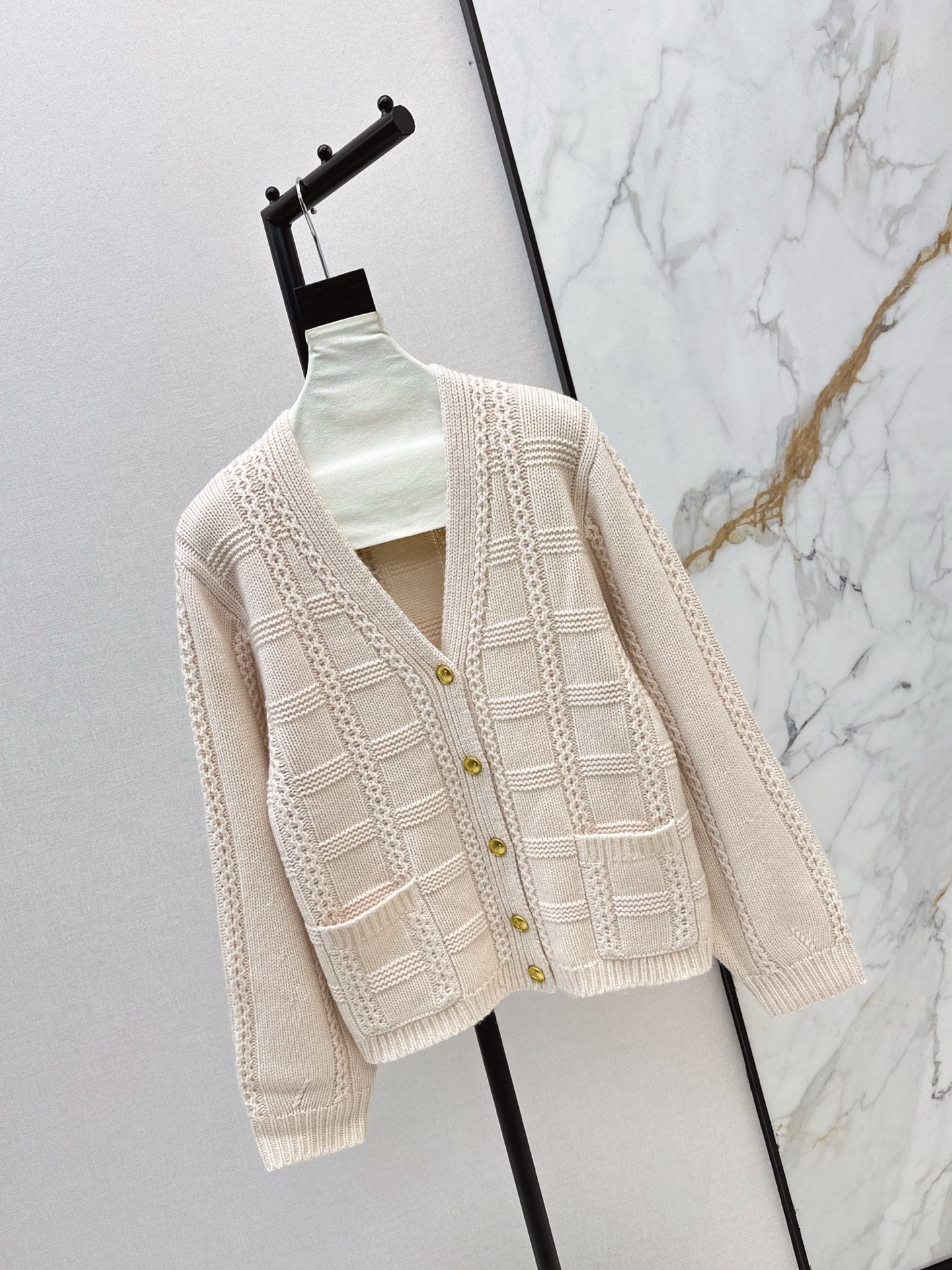 25FW latest three-dimensional crocheted V-neck cardigan