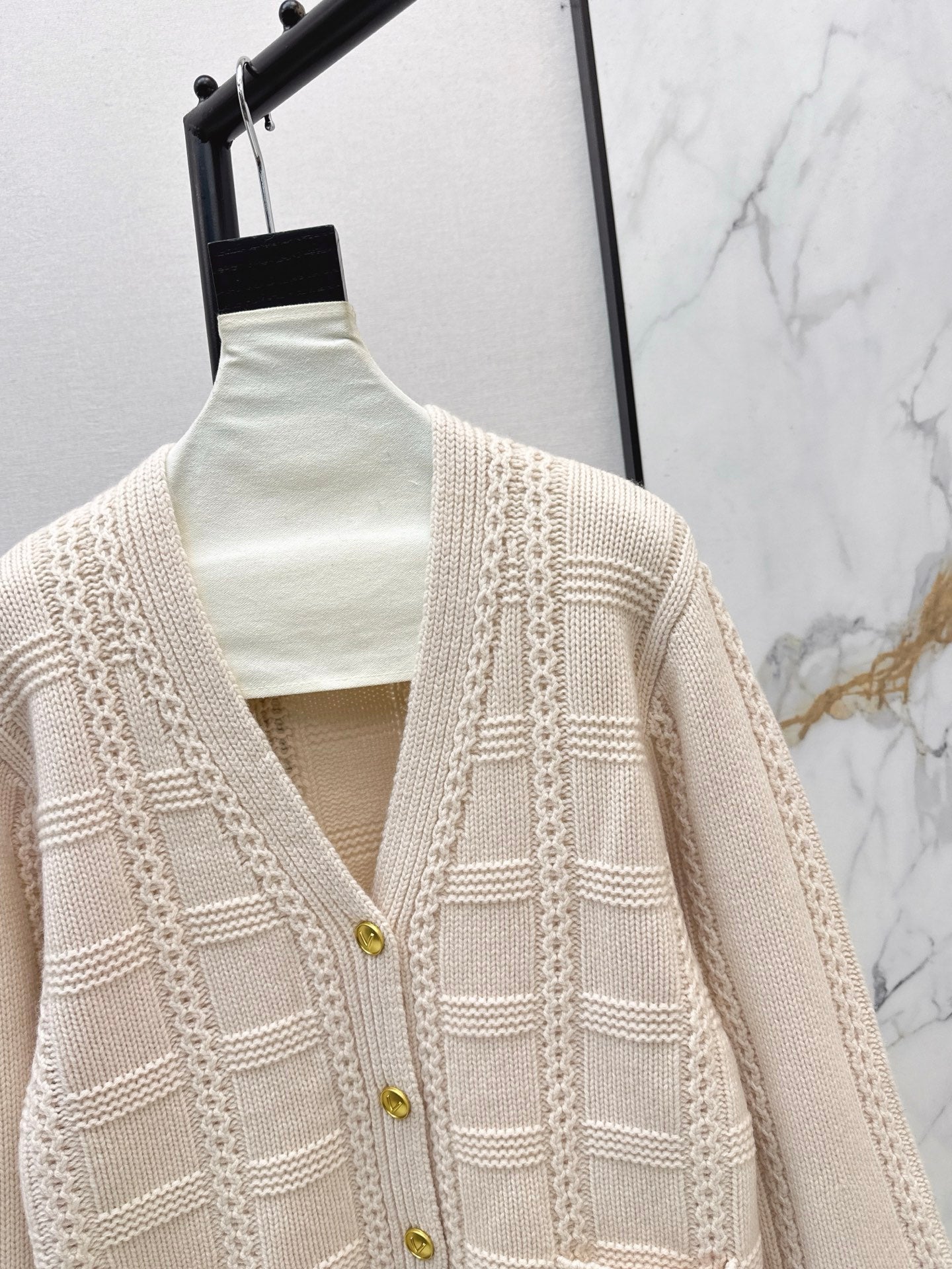 25FW latest three-dimensional crocheted V-neck cardigan