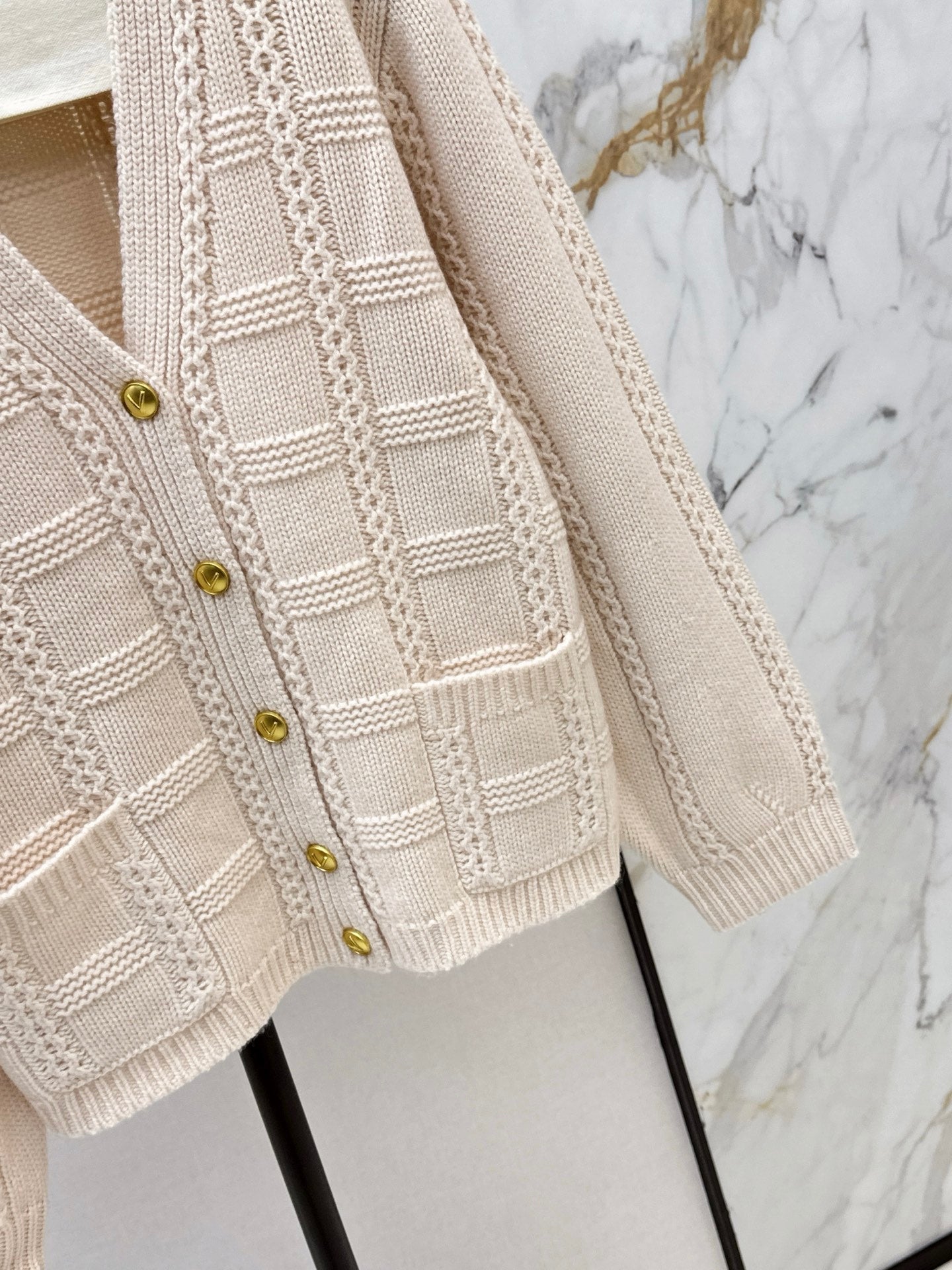 25FW latest three-dimensional crocheted V-neck cardigan