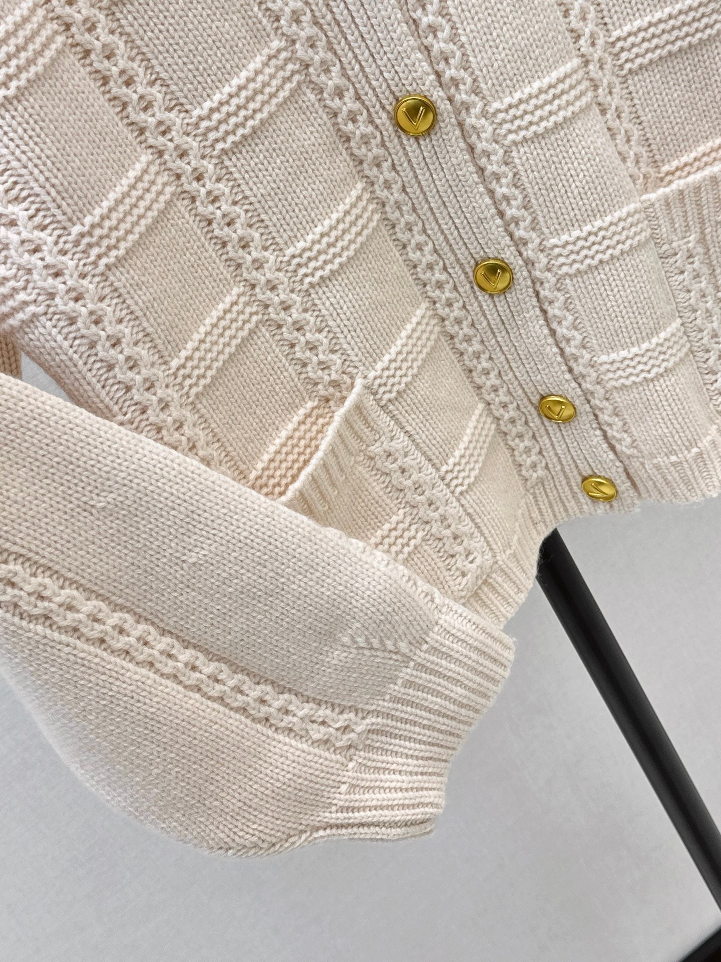 25FW latest three-dimensional crocheted V-neck cardigan