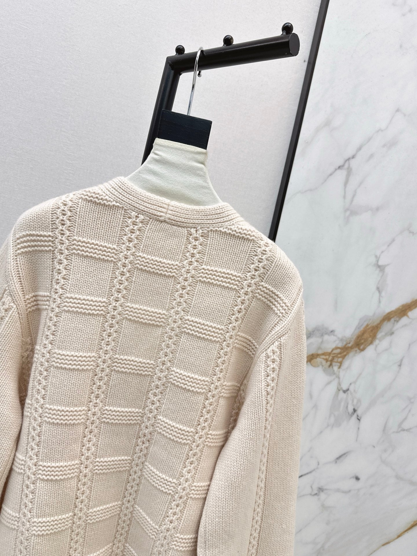 25FW latest three-dimensional crocheted V-neck cardigan