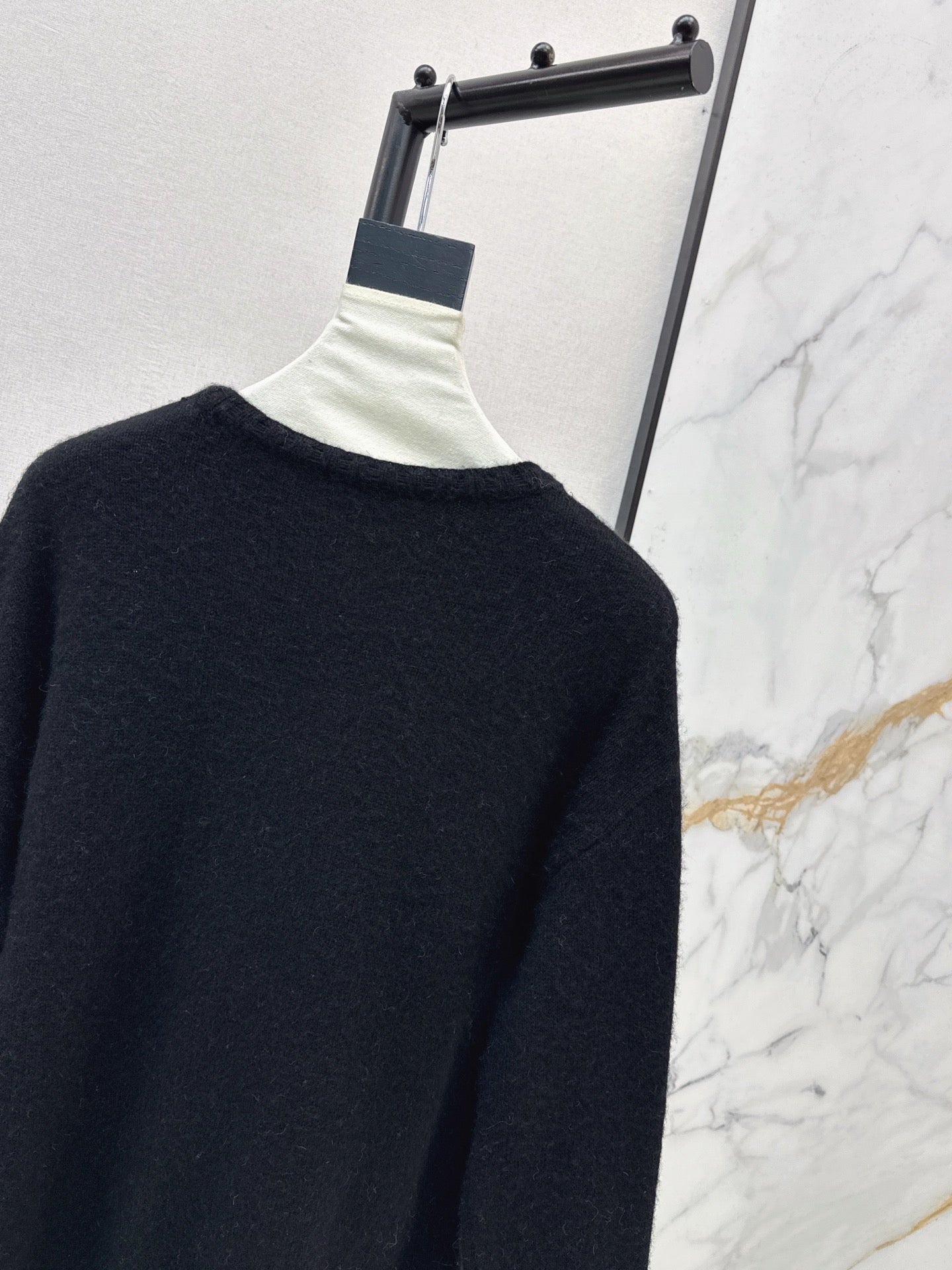 25FW latest all-match crew neck sweater