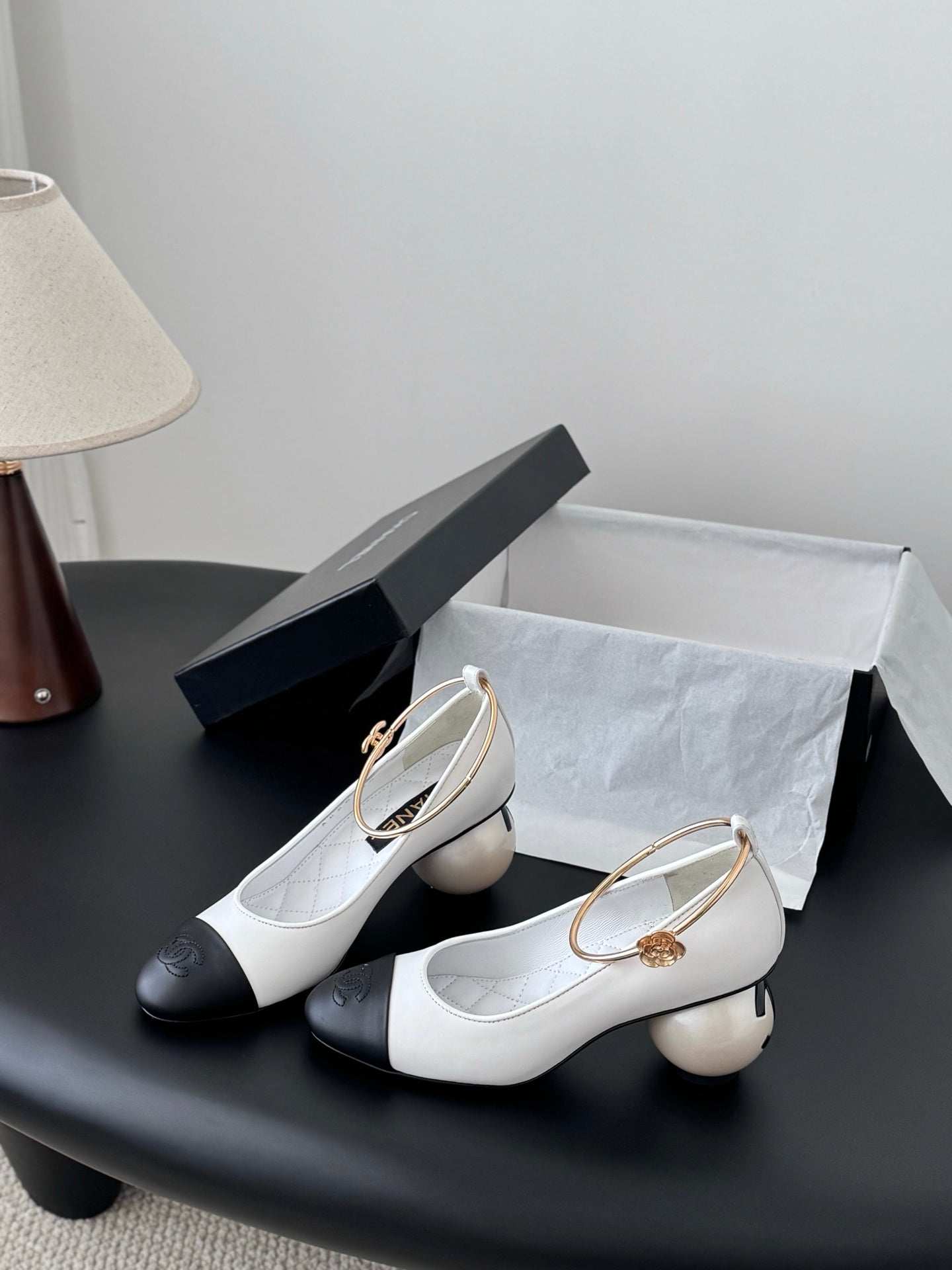 26C series color-blocked bow ribbon anklet giant pearl high heels (height: 7cm)