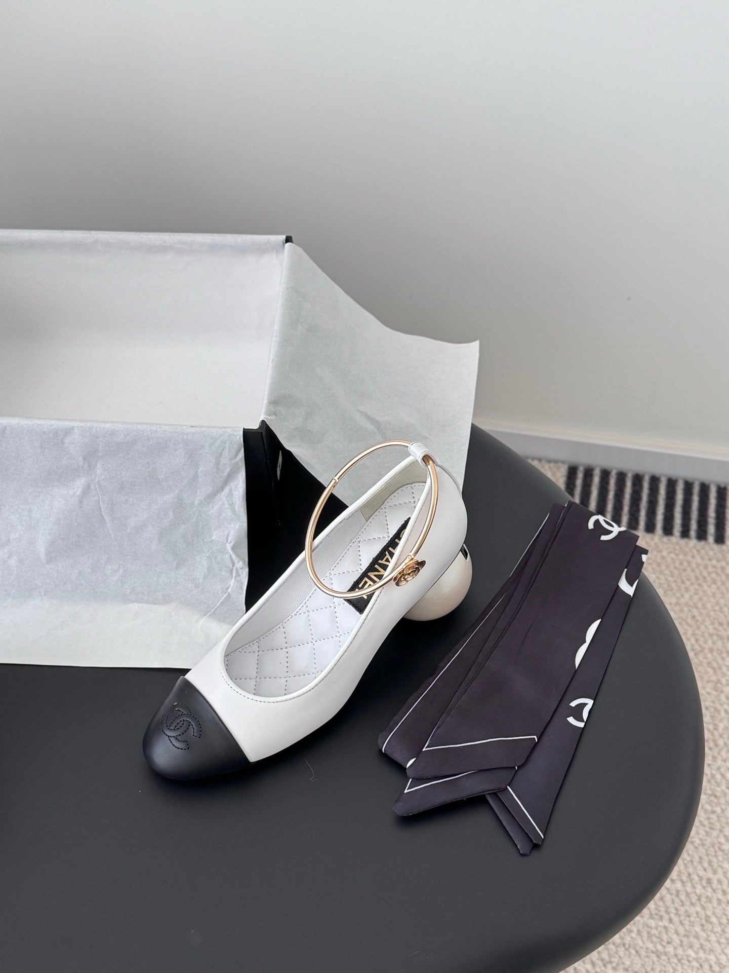 26C series color-blocked bow ribbon anklet giant pearl high heels (height: 7cm)