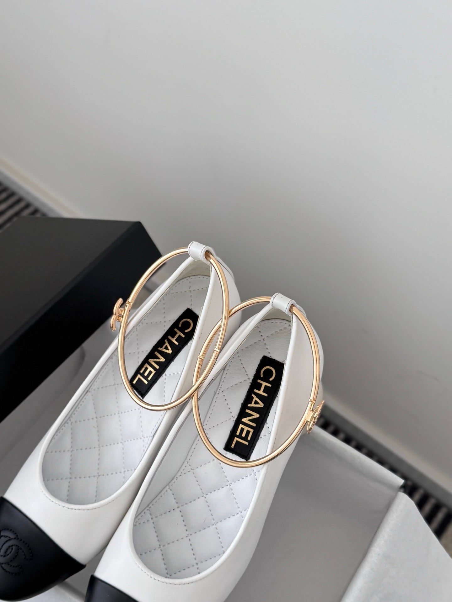 26C series color-blocked bow ribbon anklet giant pearl high heels (height: 7cm)