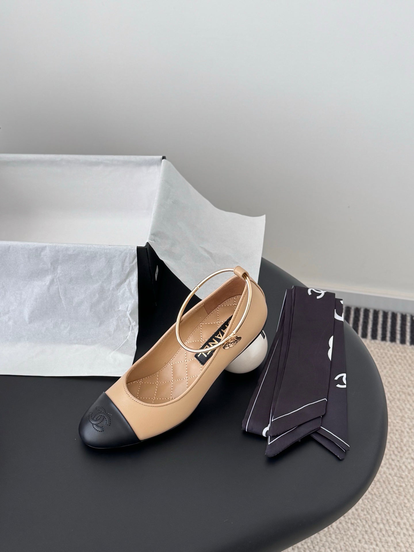 26C series color-blocked bow ribbon anklet giant pearl high heels (height: 7cm)