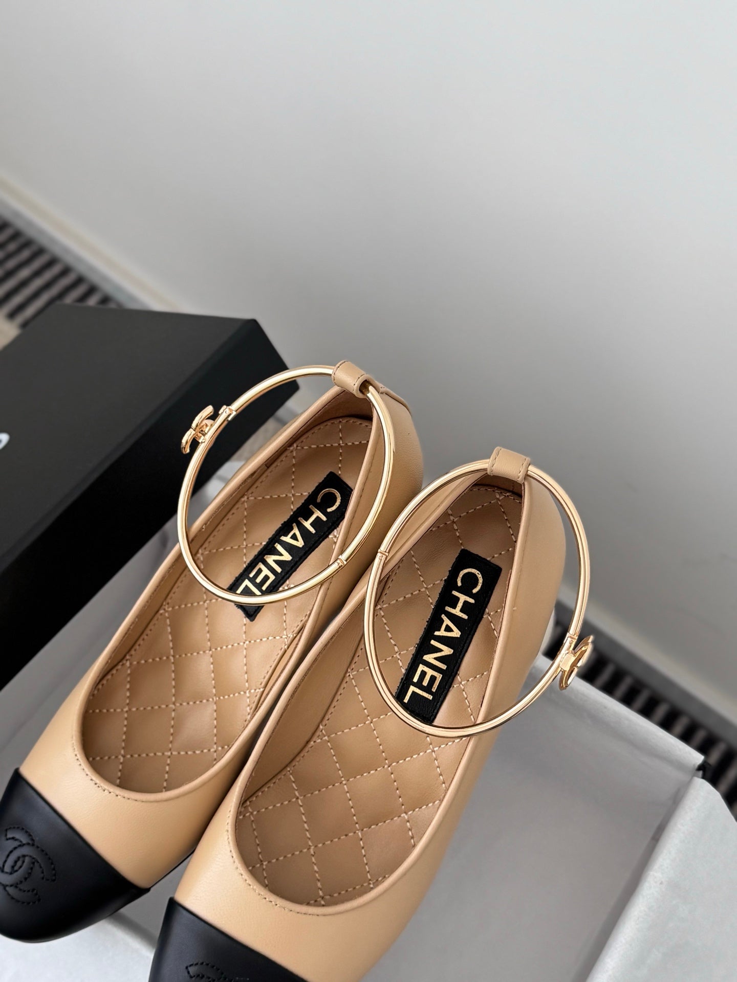 26C series color-blocked bow ribbon anklet giant pearl high heels (height: 7cm)