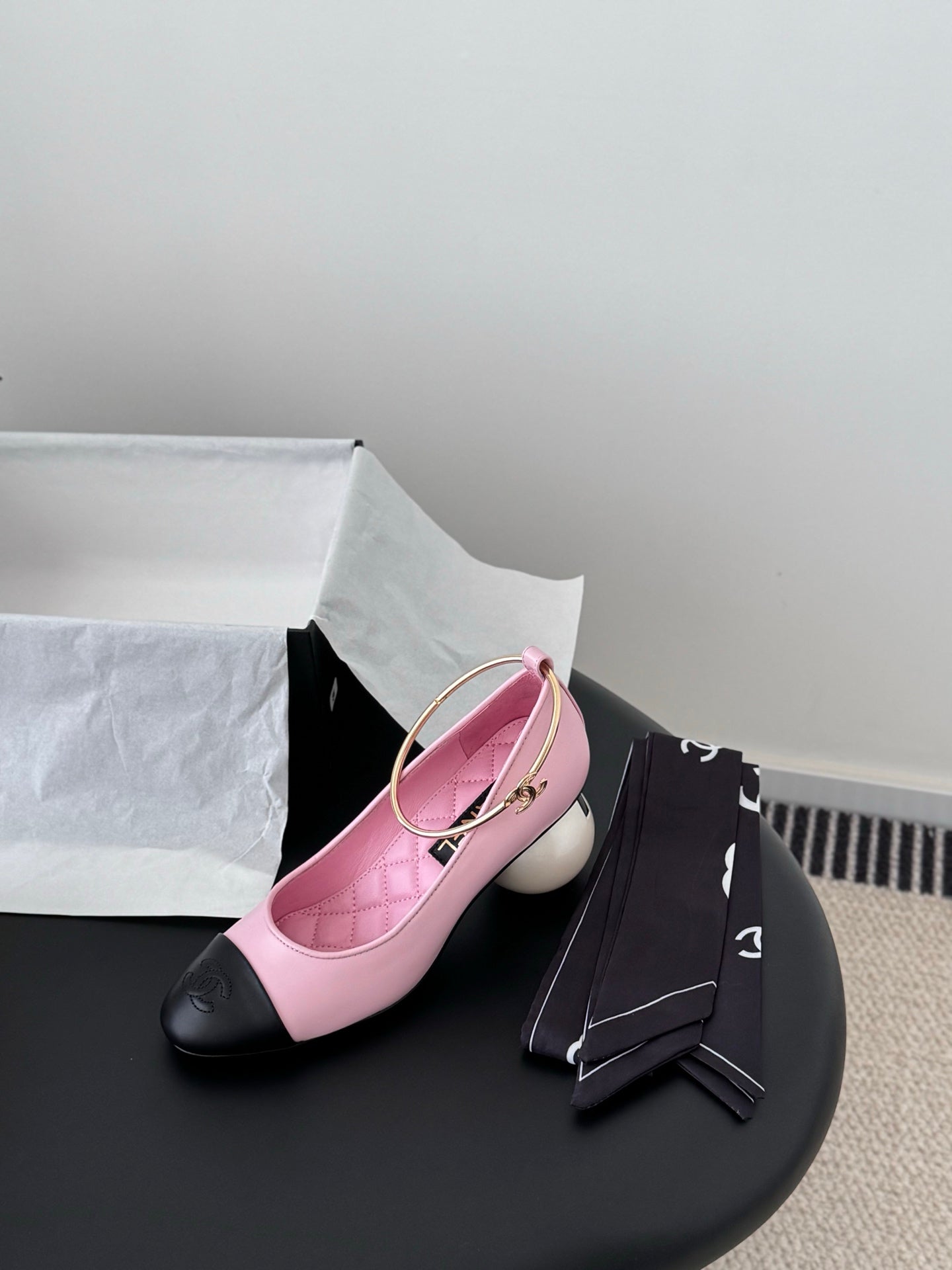 26C series color-blocked bow ribbon anklet giant pearl high heels (height: 7cm)