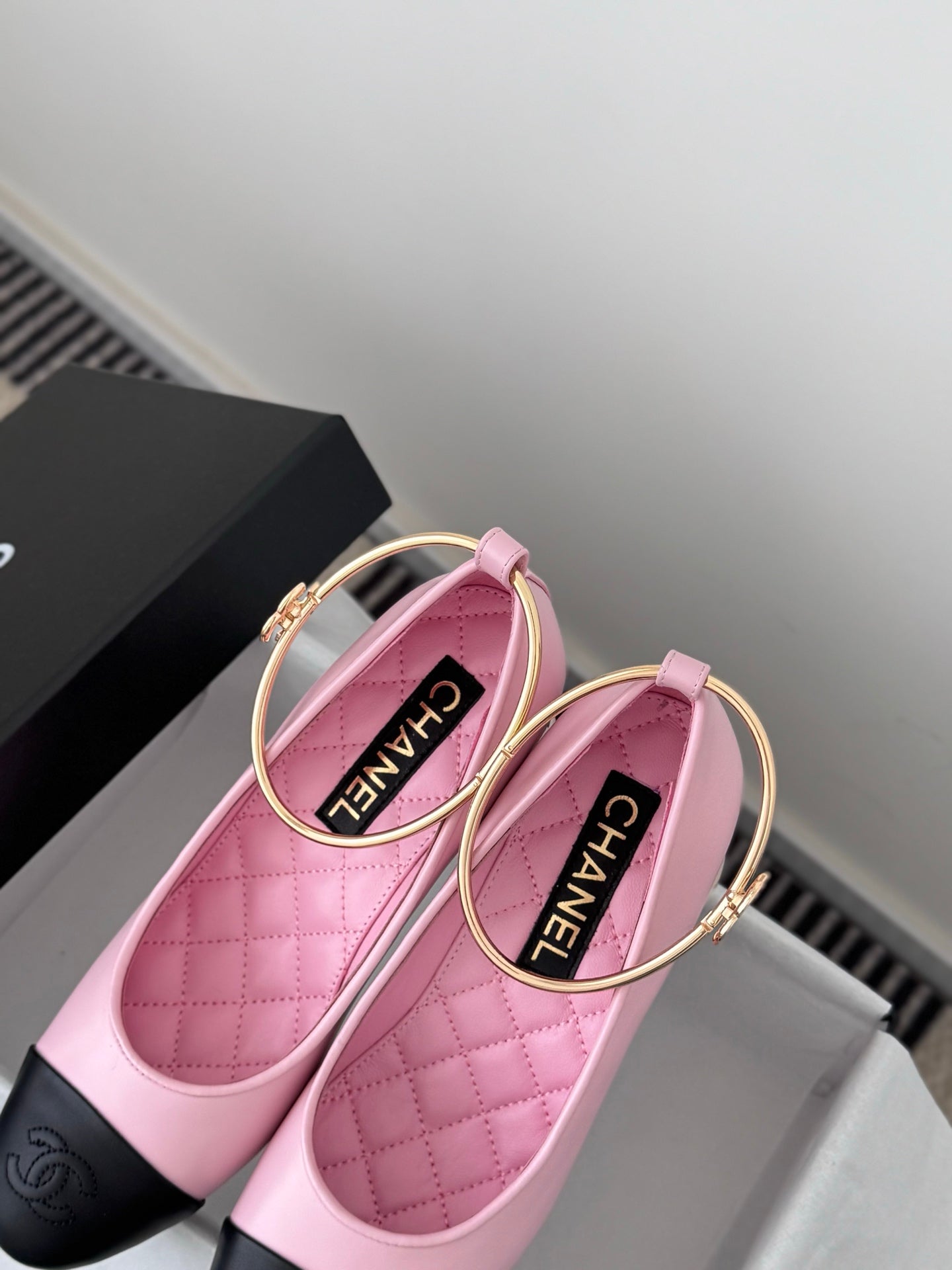 26C series color-blocked bow ribbon anklet giant pearl high heels (height: 7cm)