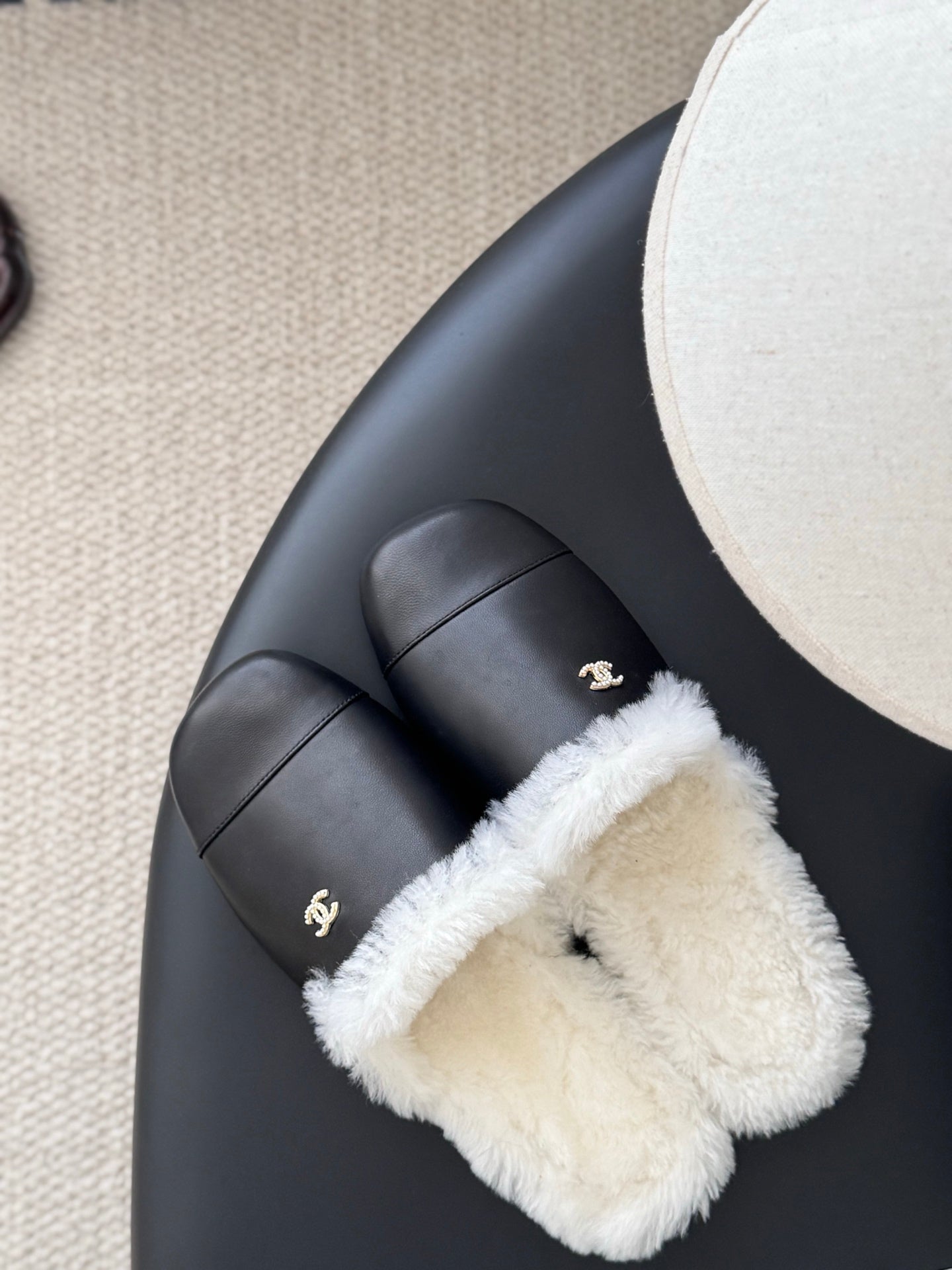 25FW new fluffy slippers