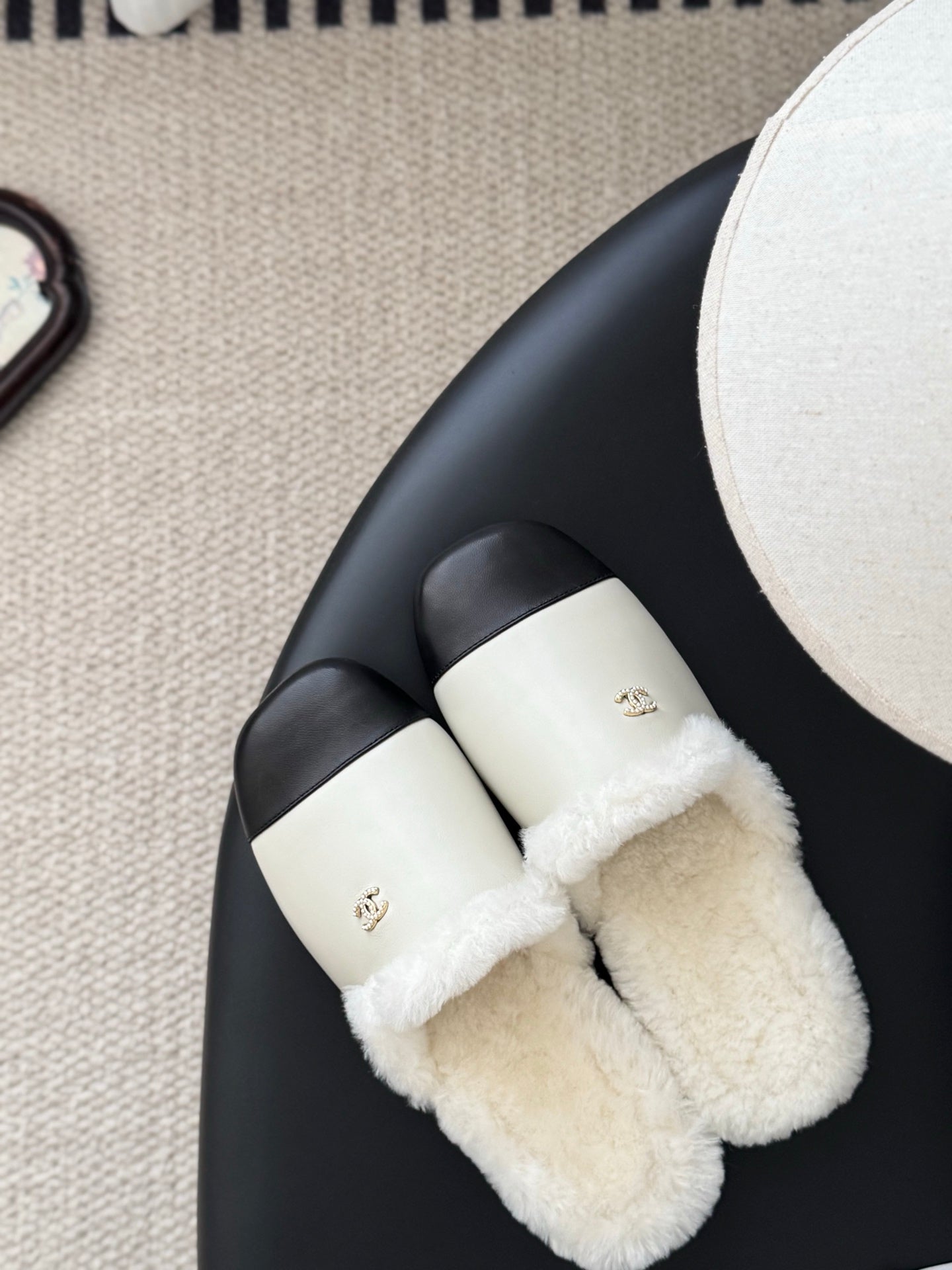 25FW new fluffy slippers