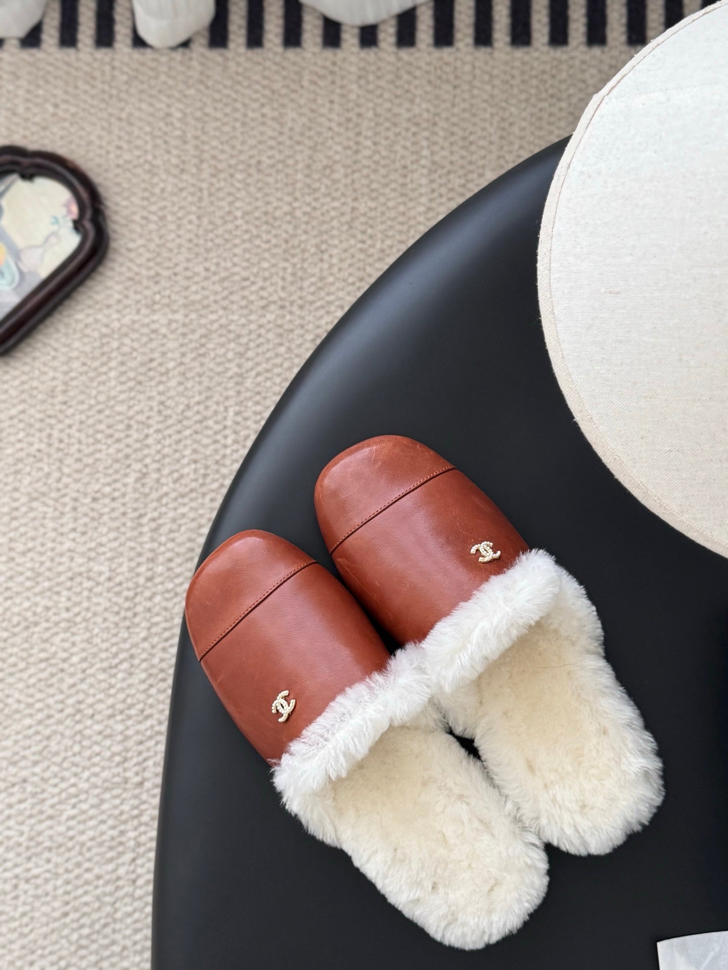 25FW new fluffy slippers