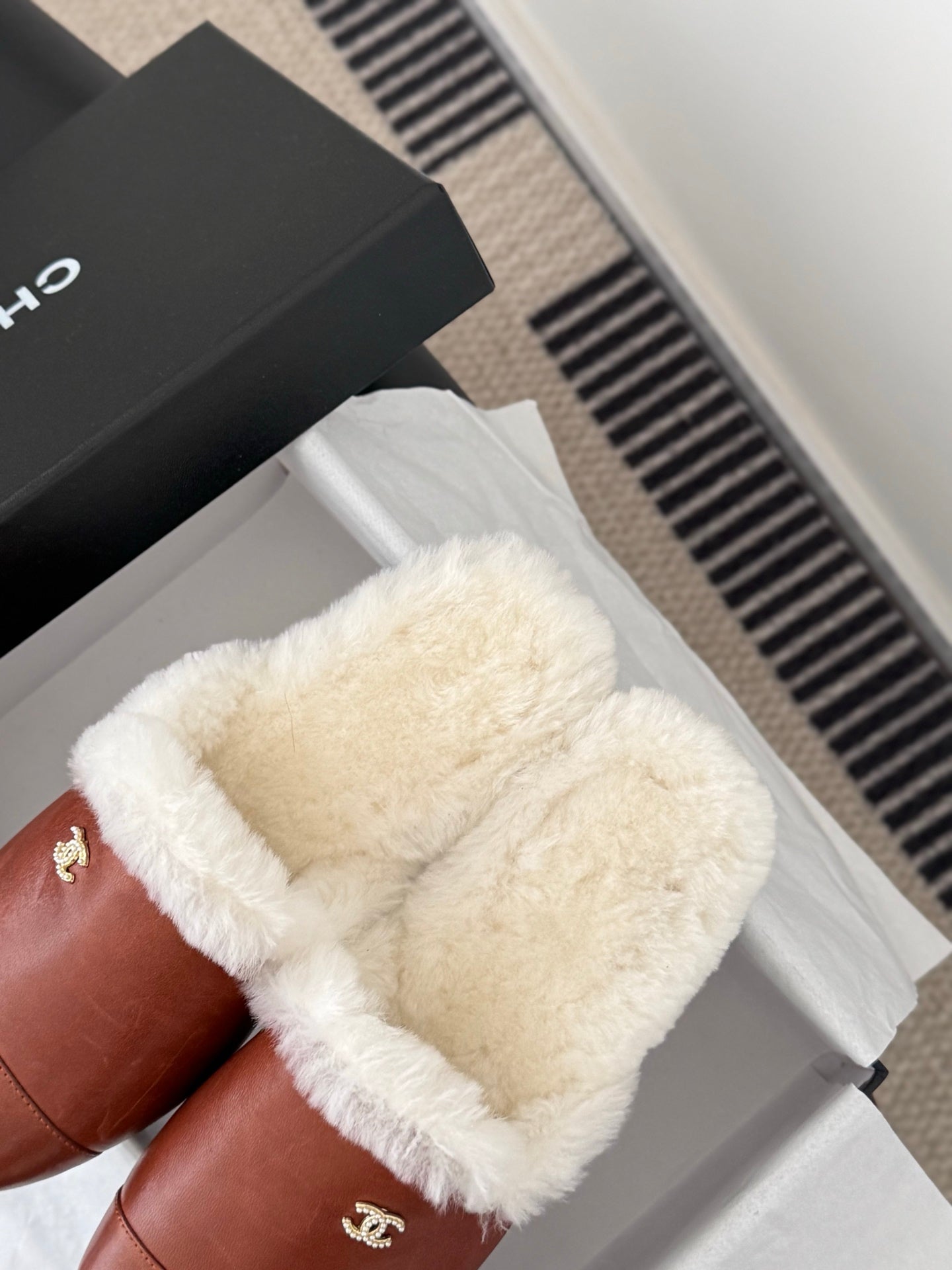 25FW new fluffy slippers