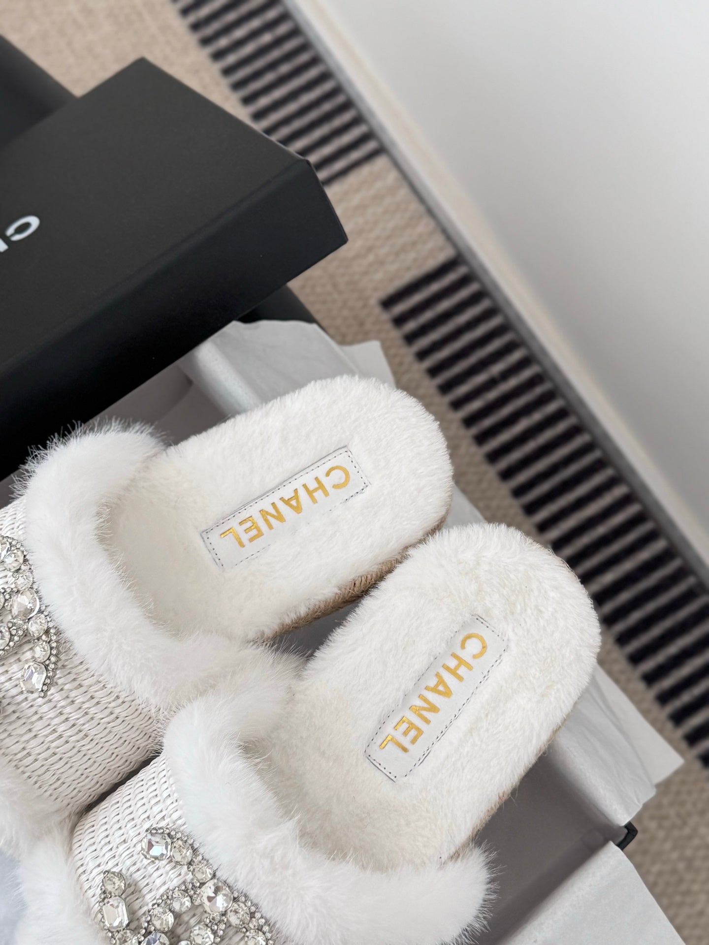 25FW new fluffy slippers