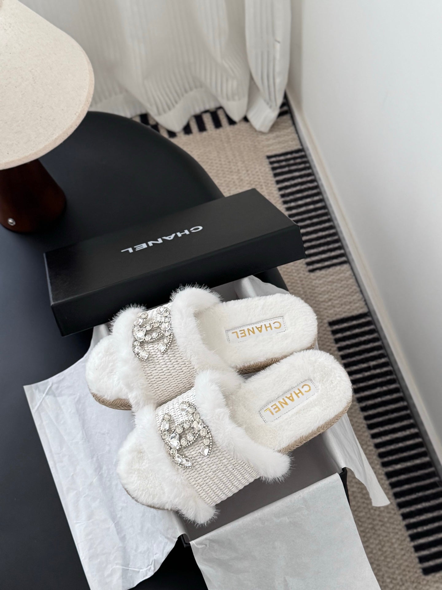 25FW new fluffy slippers