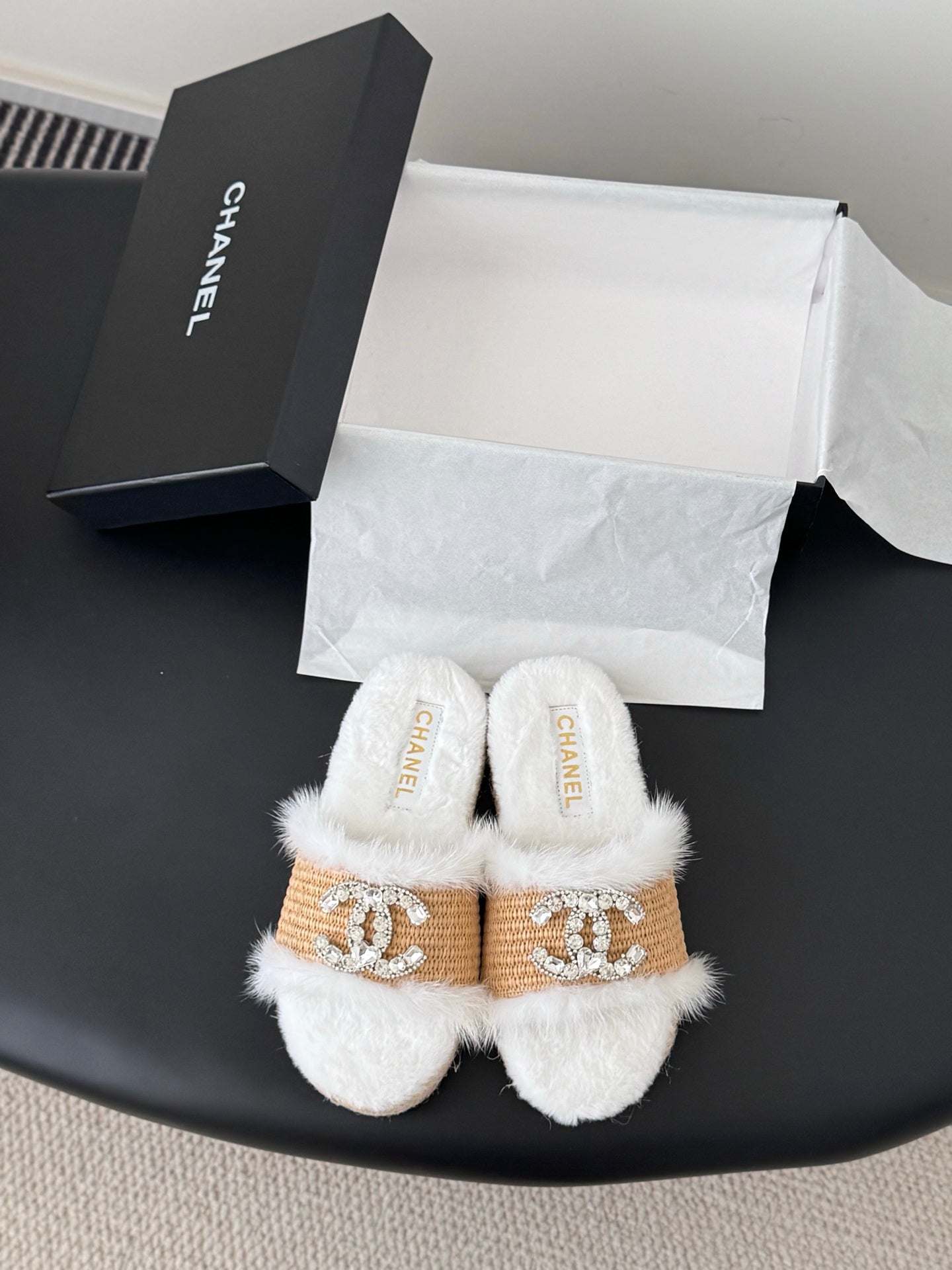 25FW new fluffy slippers