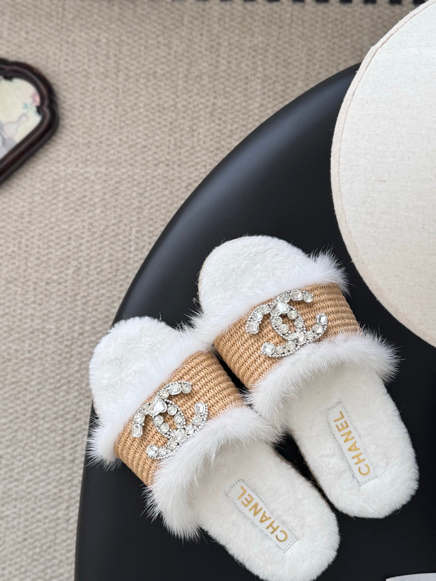 25FW new fluffy slippers