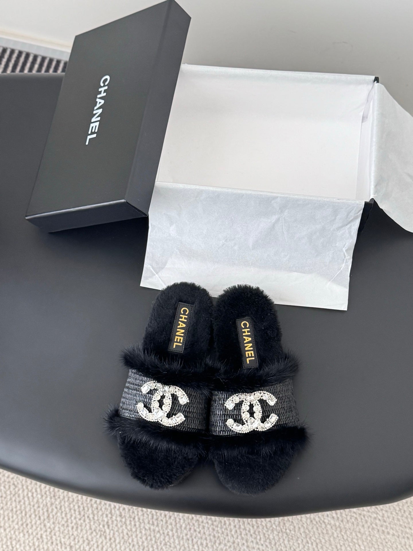 25FW new fluffy slippers