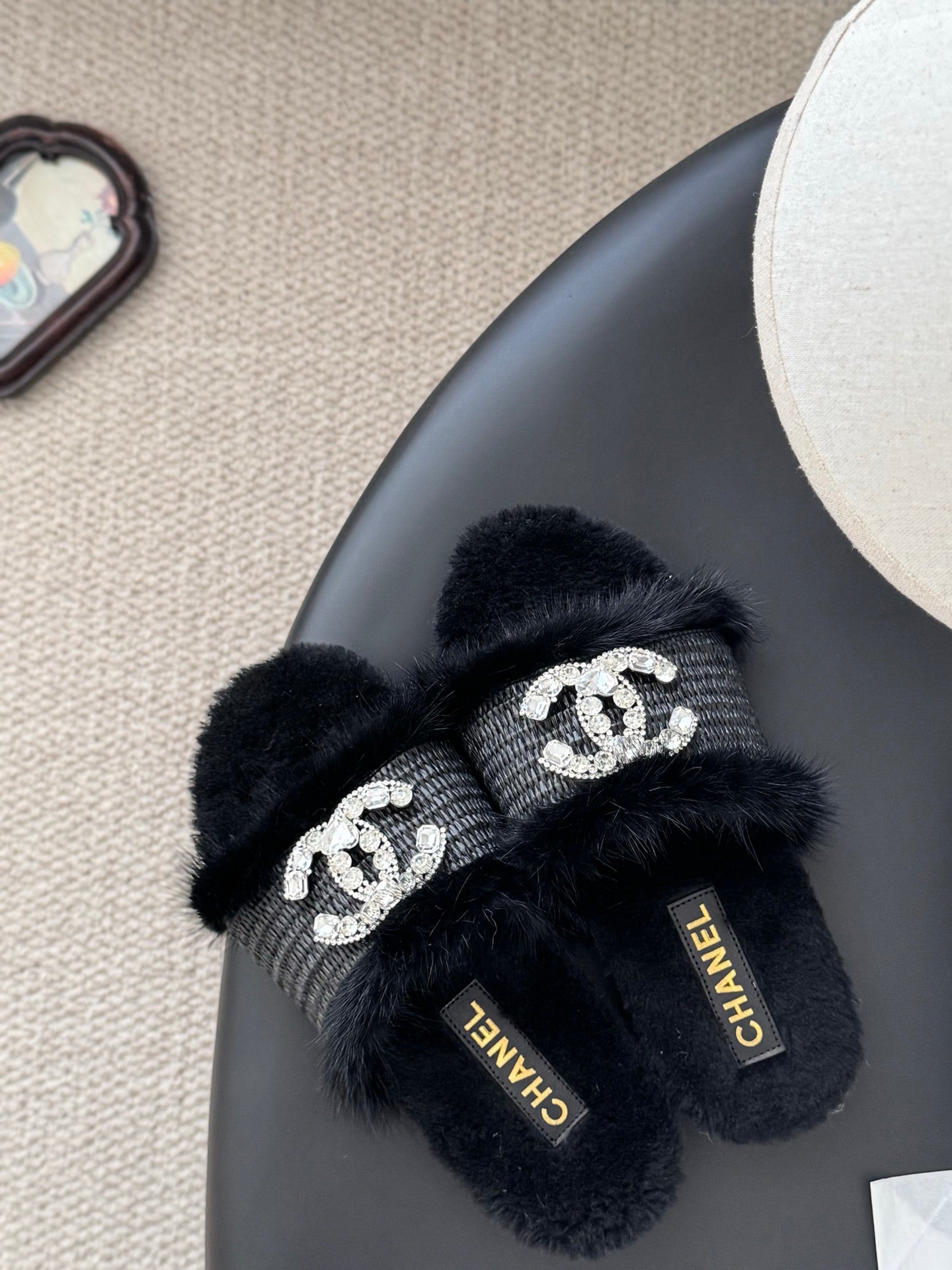 25FW new fluffy slippers