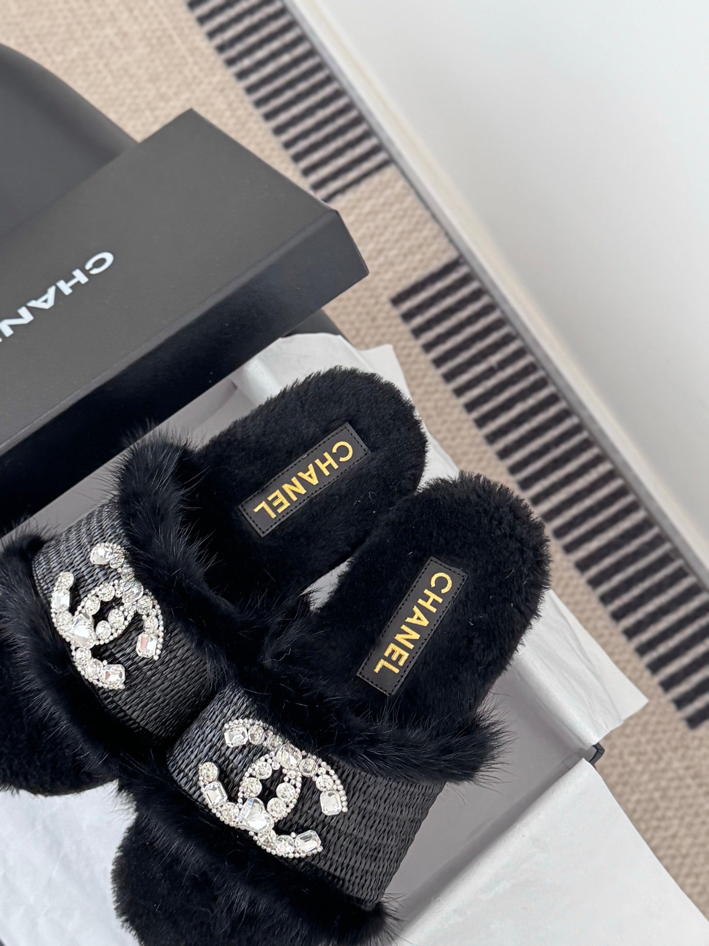 25FW new fluffy slippers