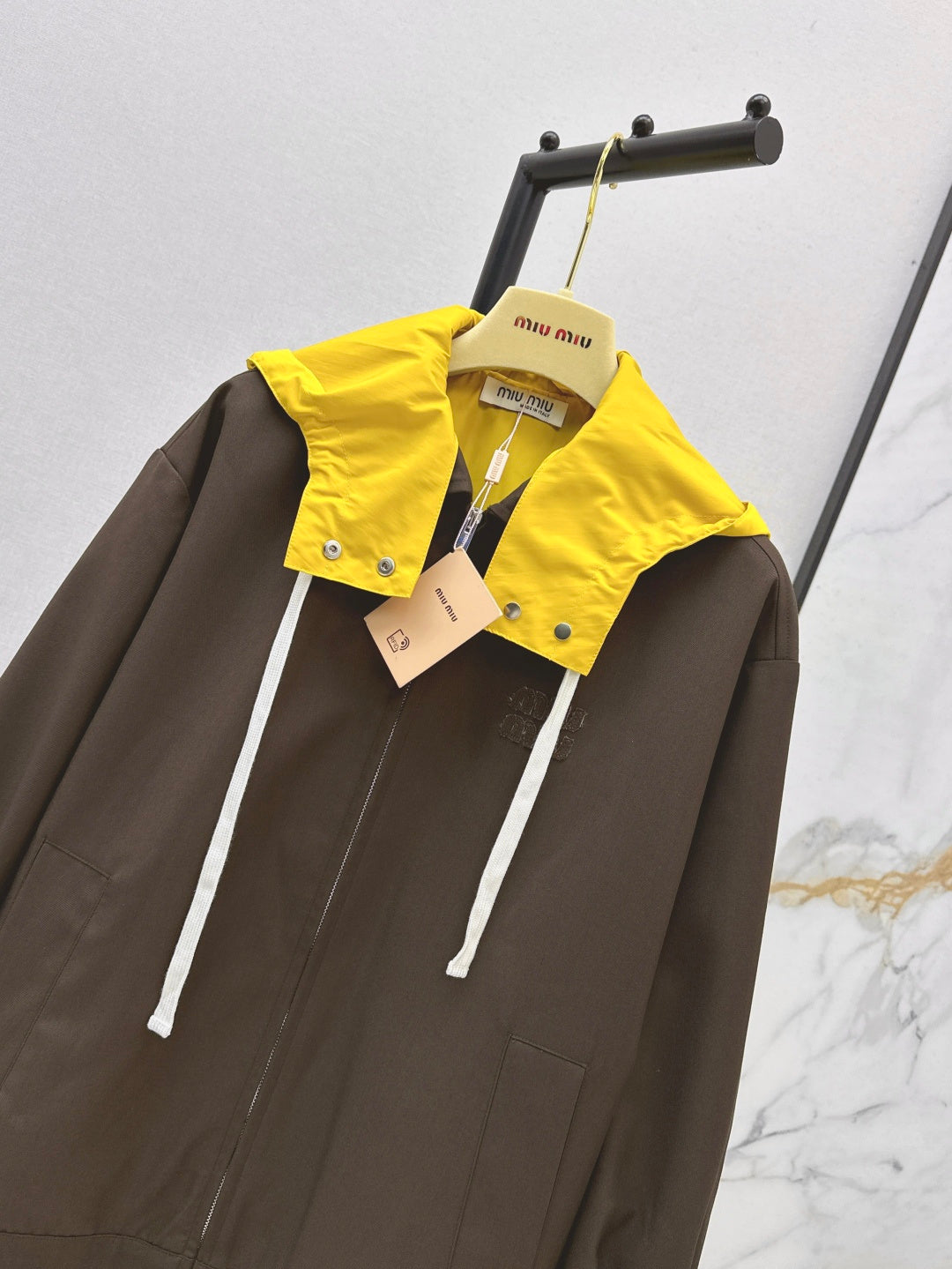 25FW latest contrast color hooded jacket