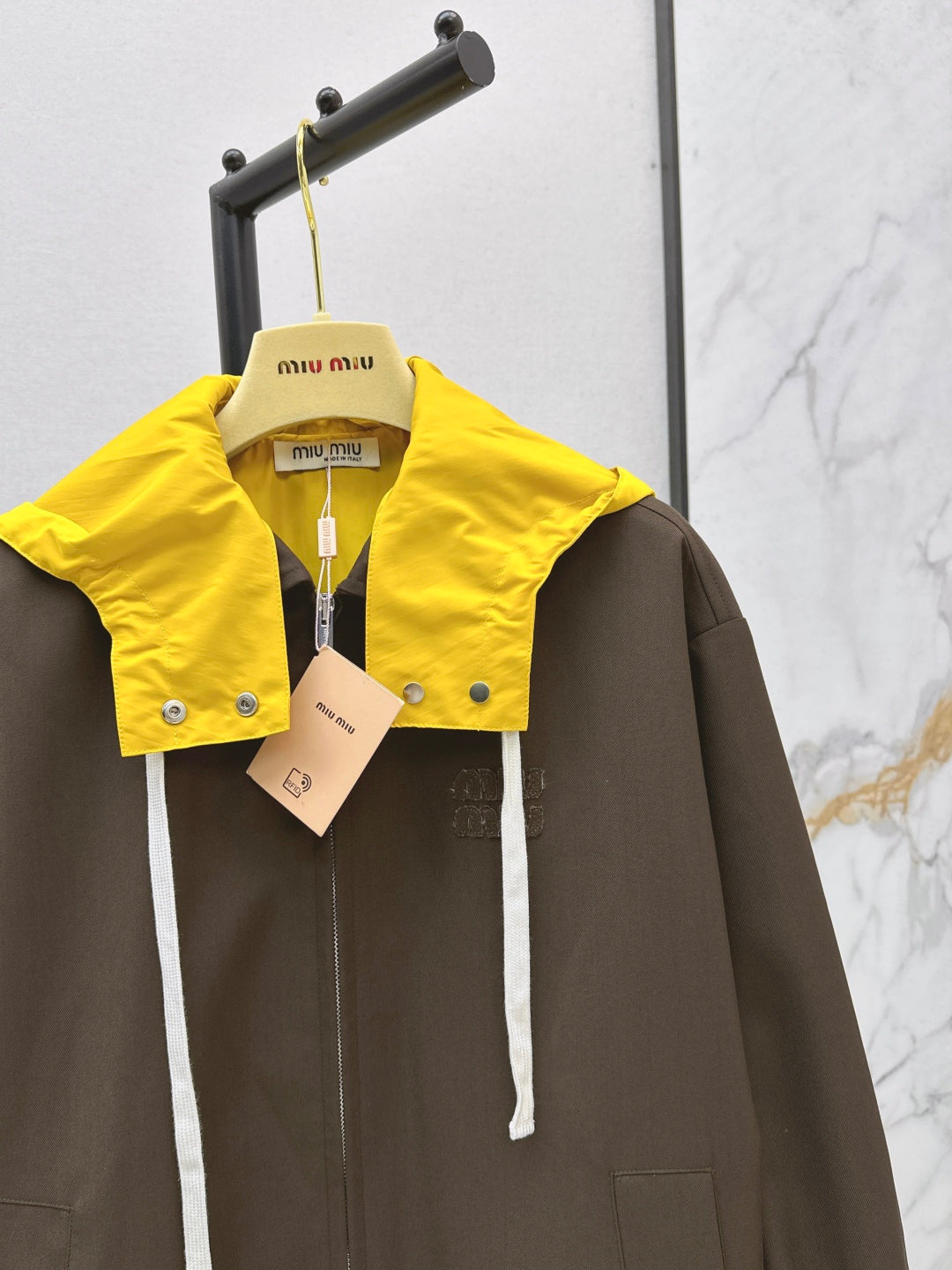 25FW latest contrast color hooded jacket