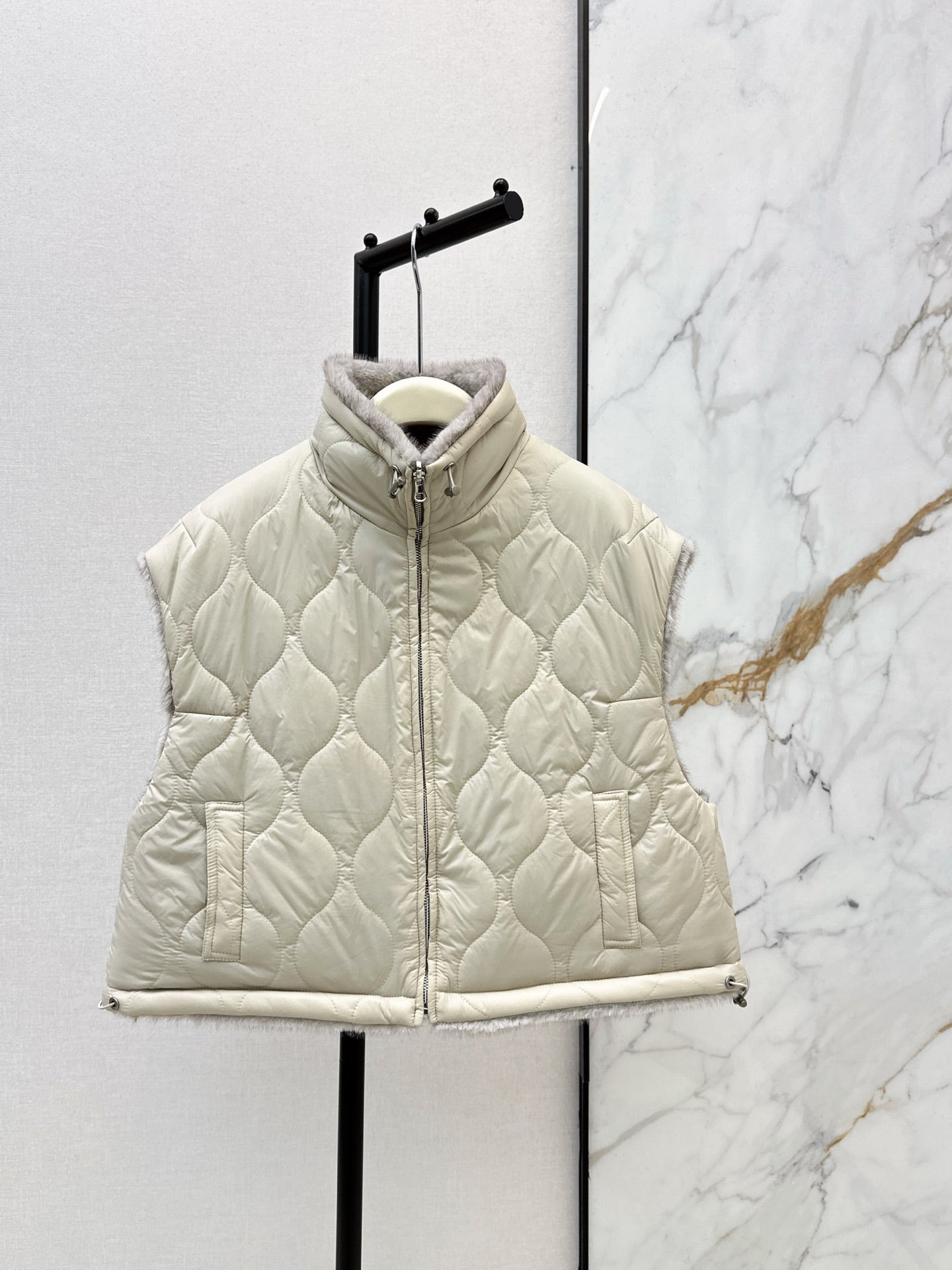 25FW reversible faux fur vest jacket