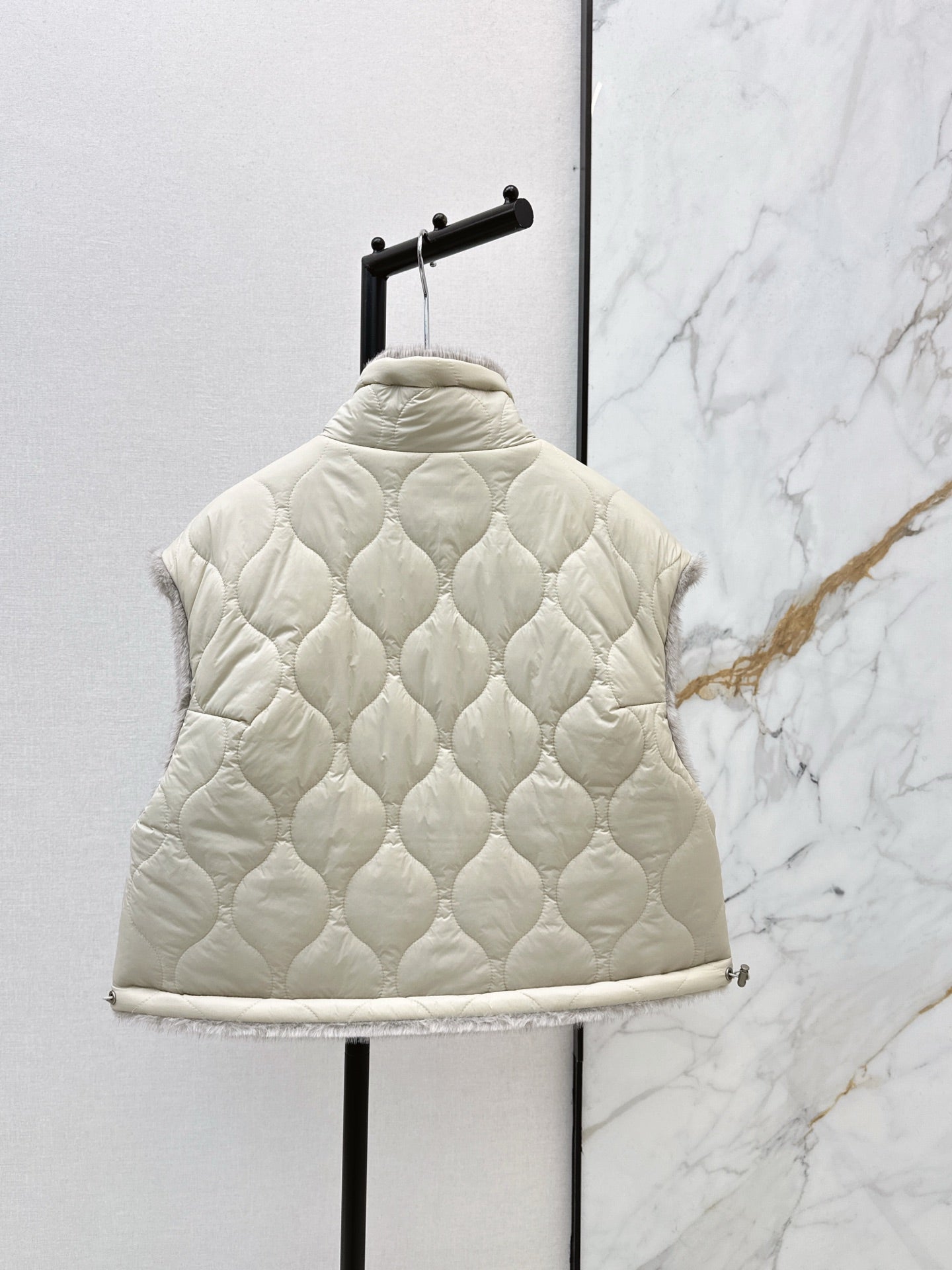 25FW reversible faux fur vest jacket