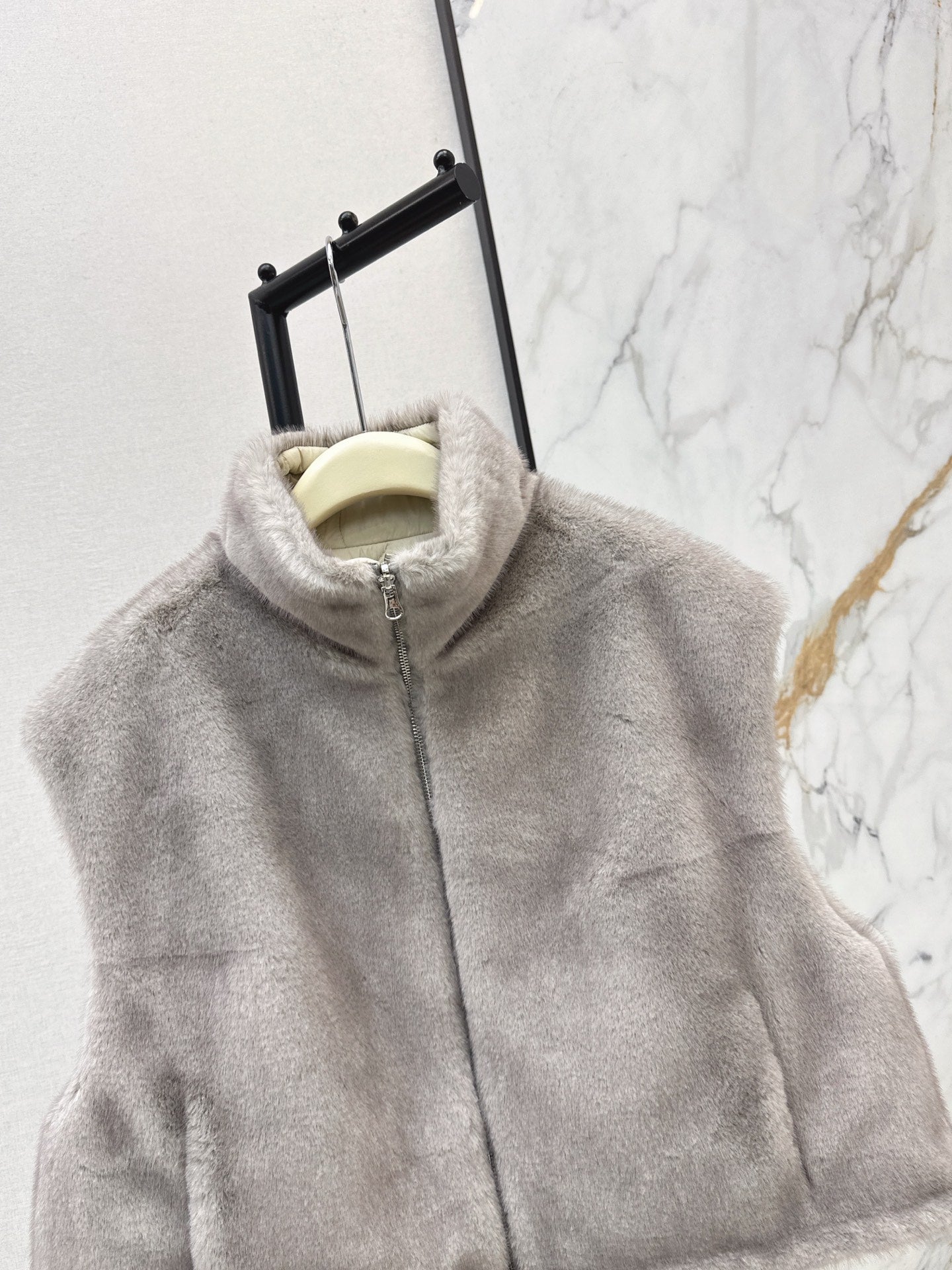 25FW reversible faux fur vest jacket