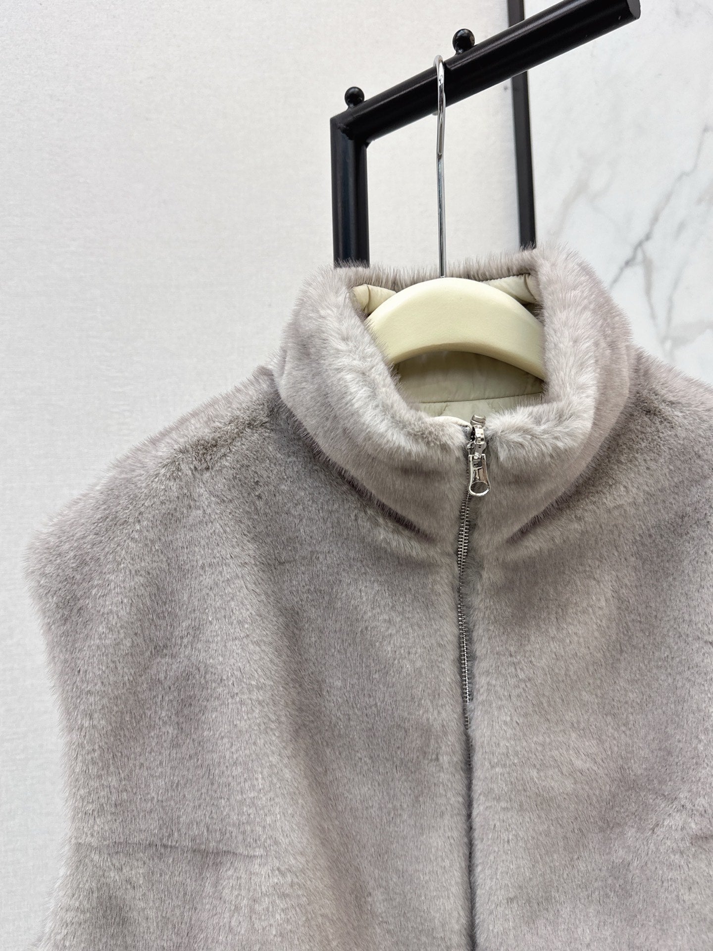 25FW reversible faux fur vest jacket