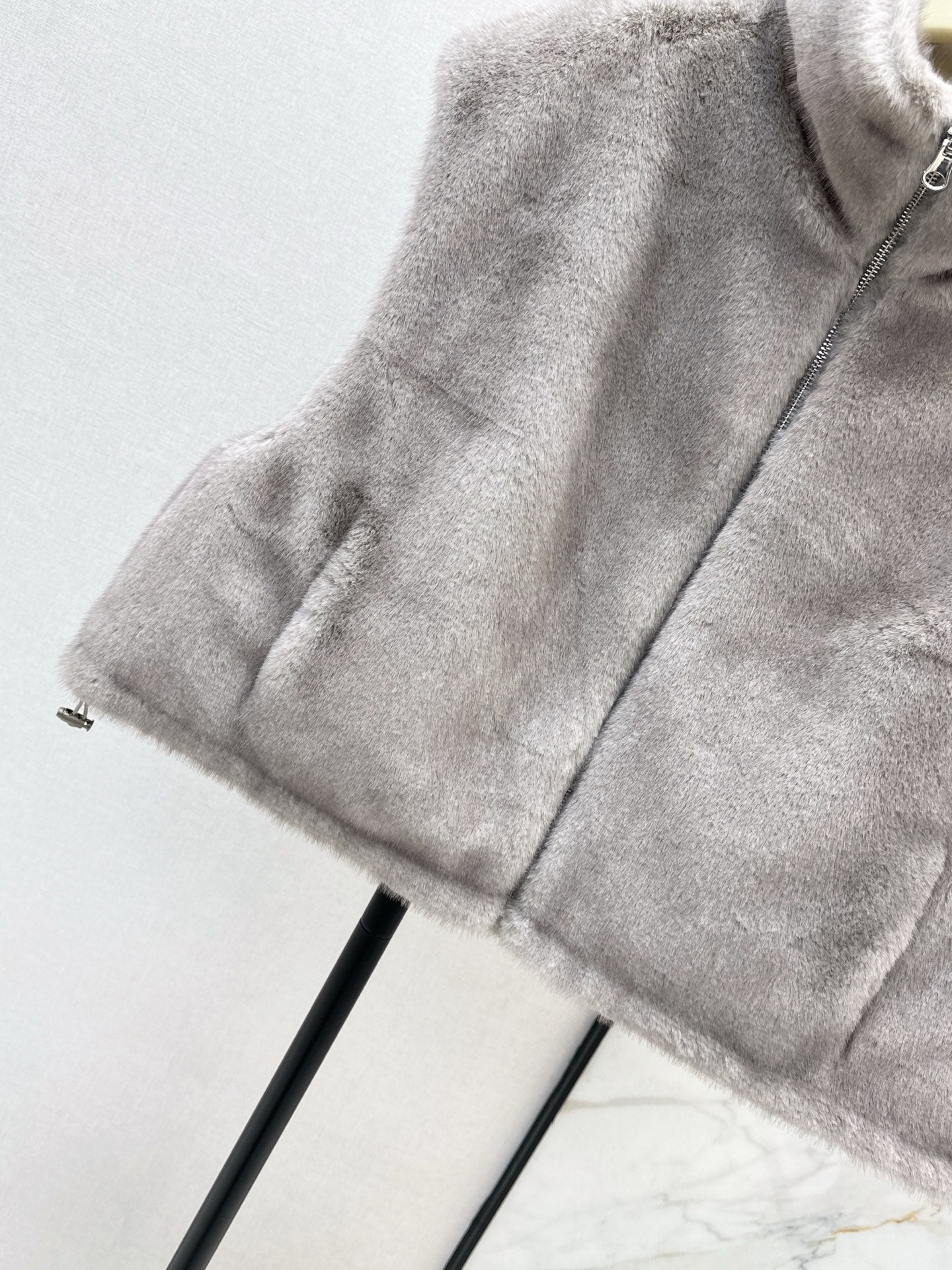 25FW reversible faux fur vest jacket