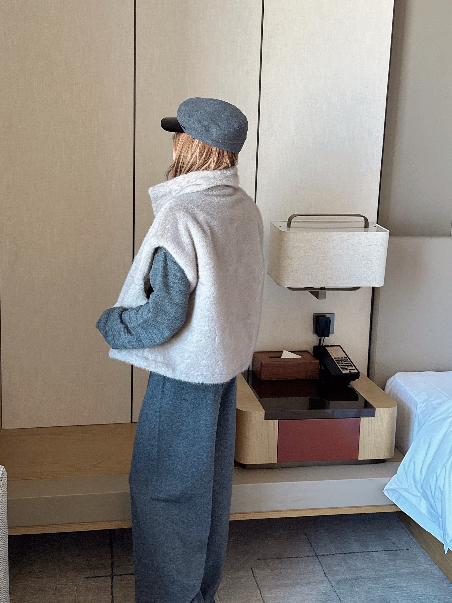 25FW reversible faux fur vest jacket