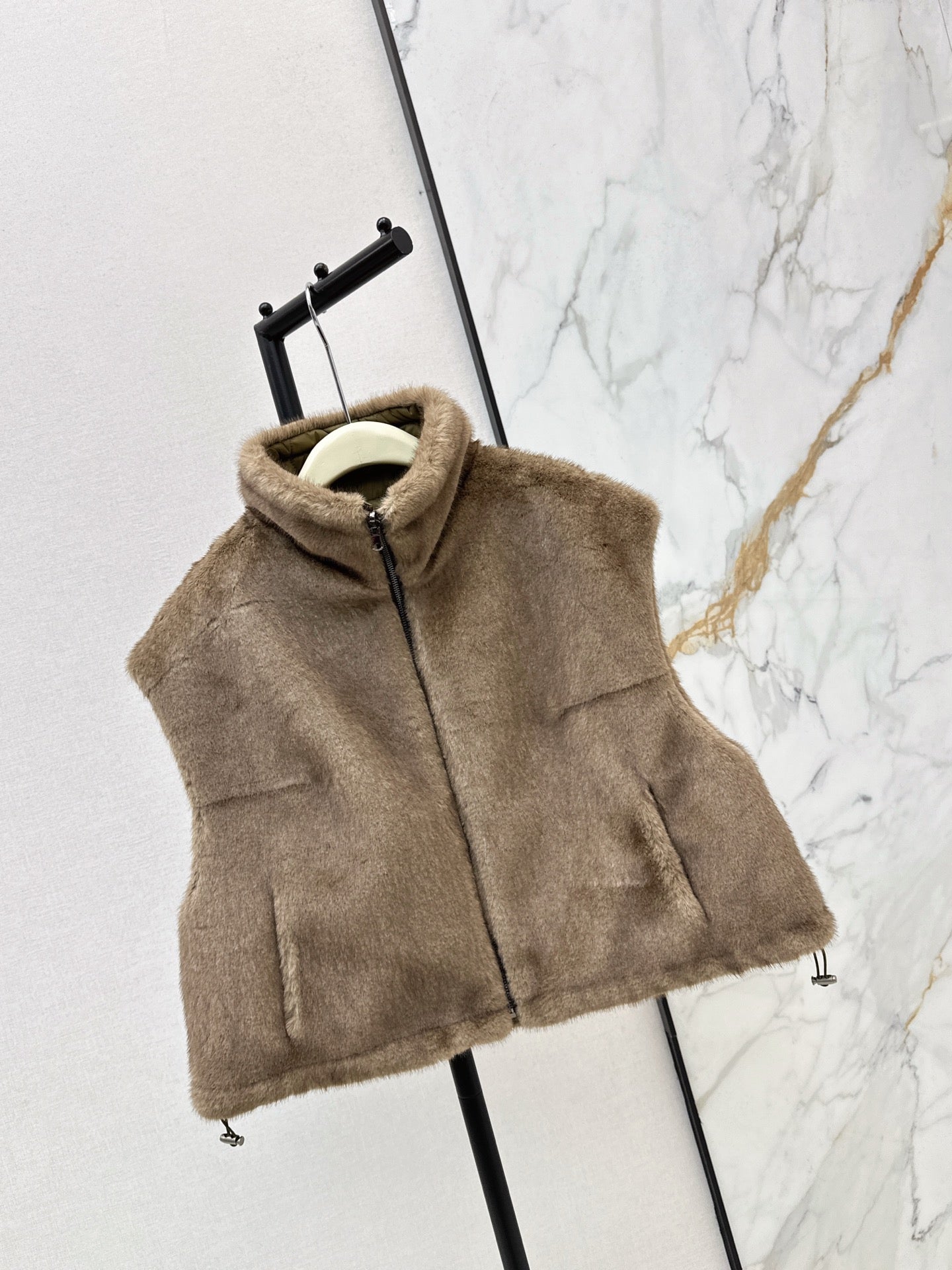 25FW reversible faux fur vest jacket