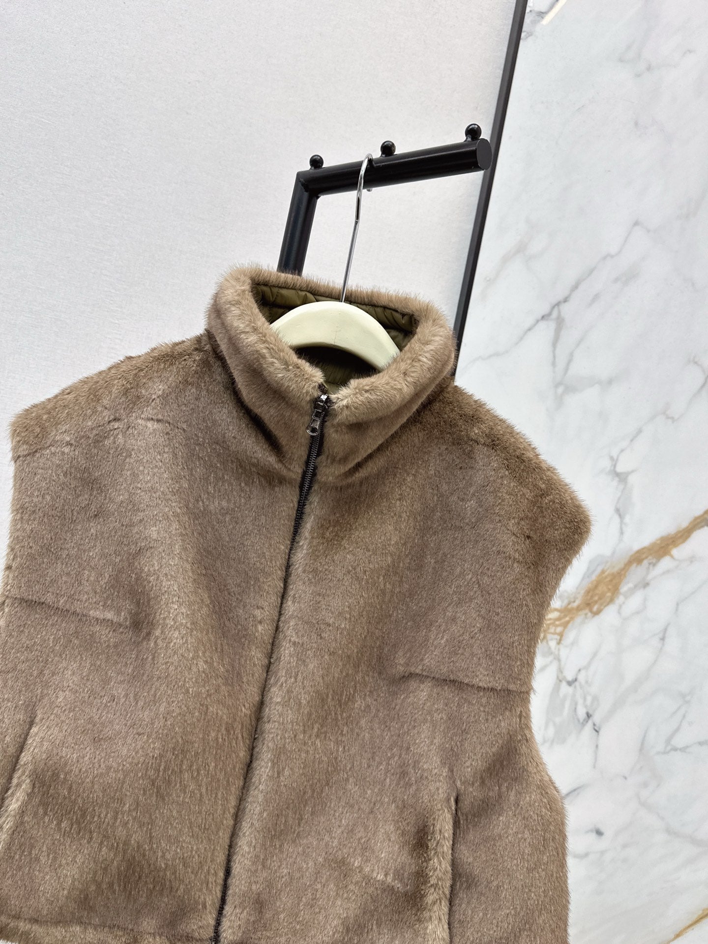 25FW reversible faux fur vest jacket