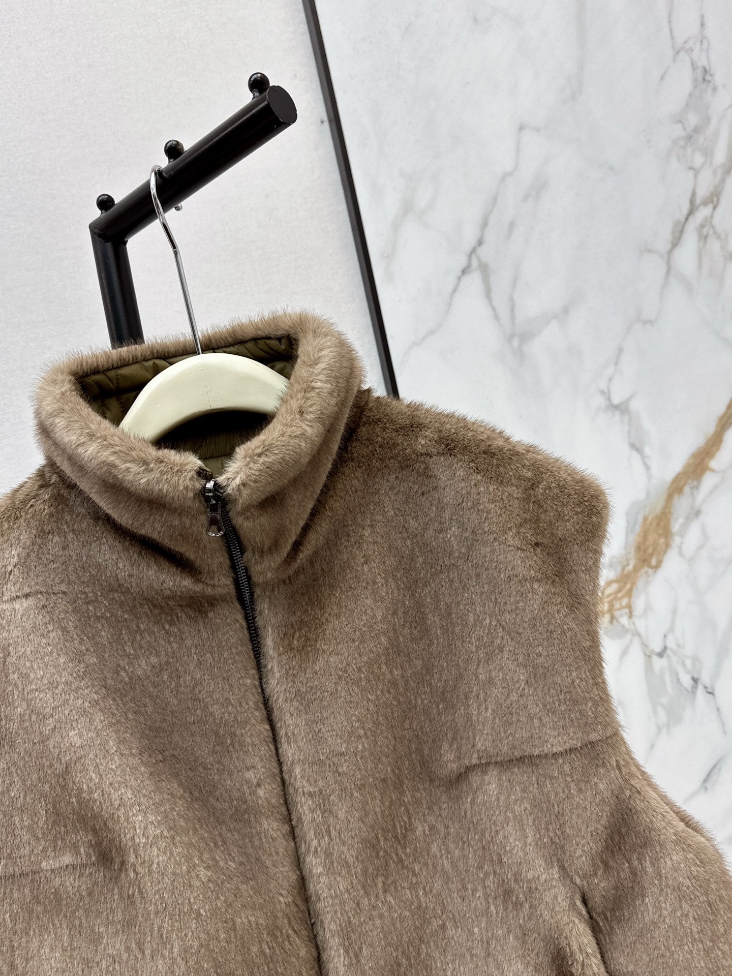 25FW reversible faux fur vest jacket