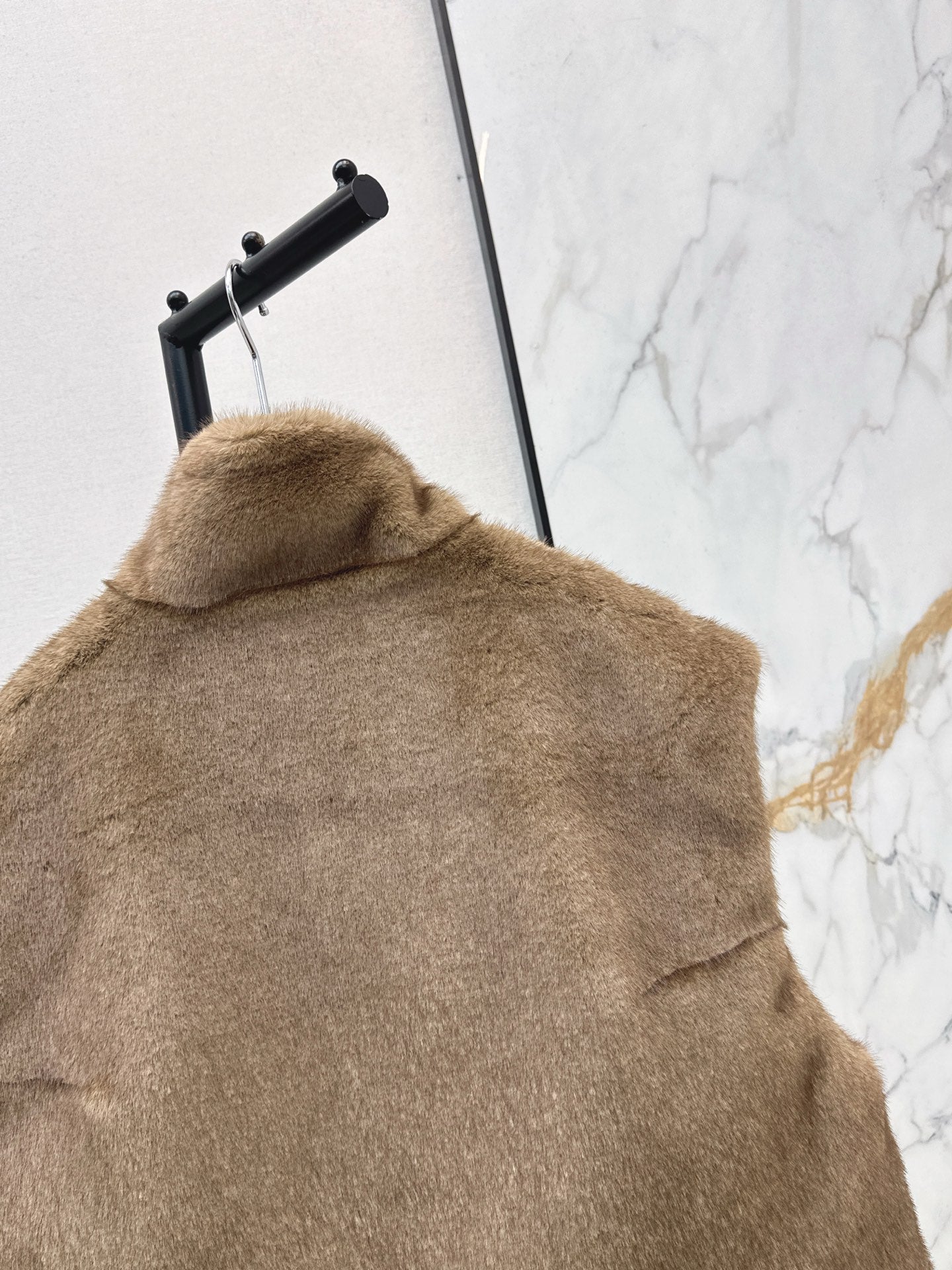 25FW reversible faux fur vest jacket