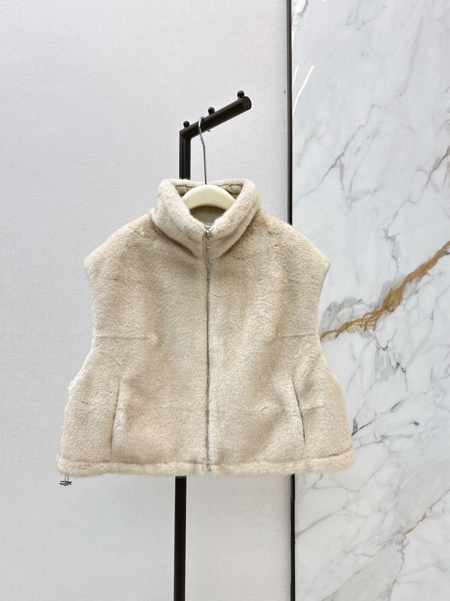 25FW reversible faux fur vest jacket