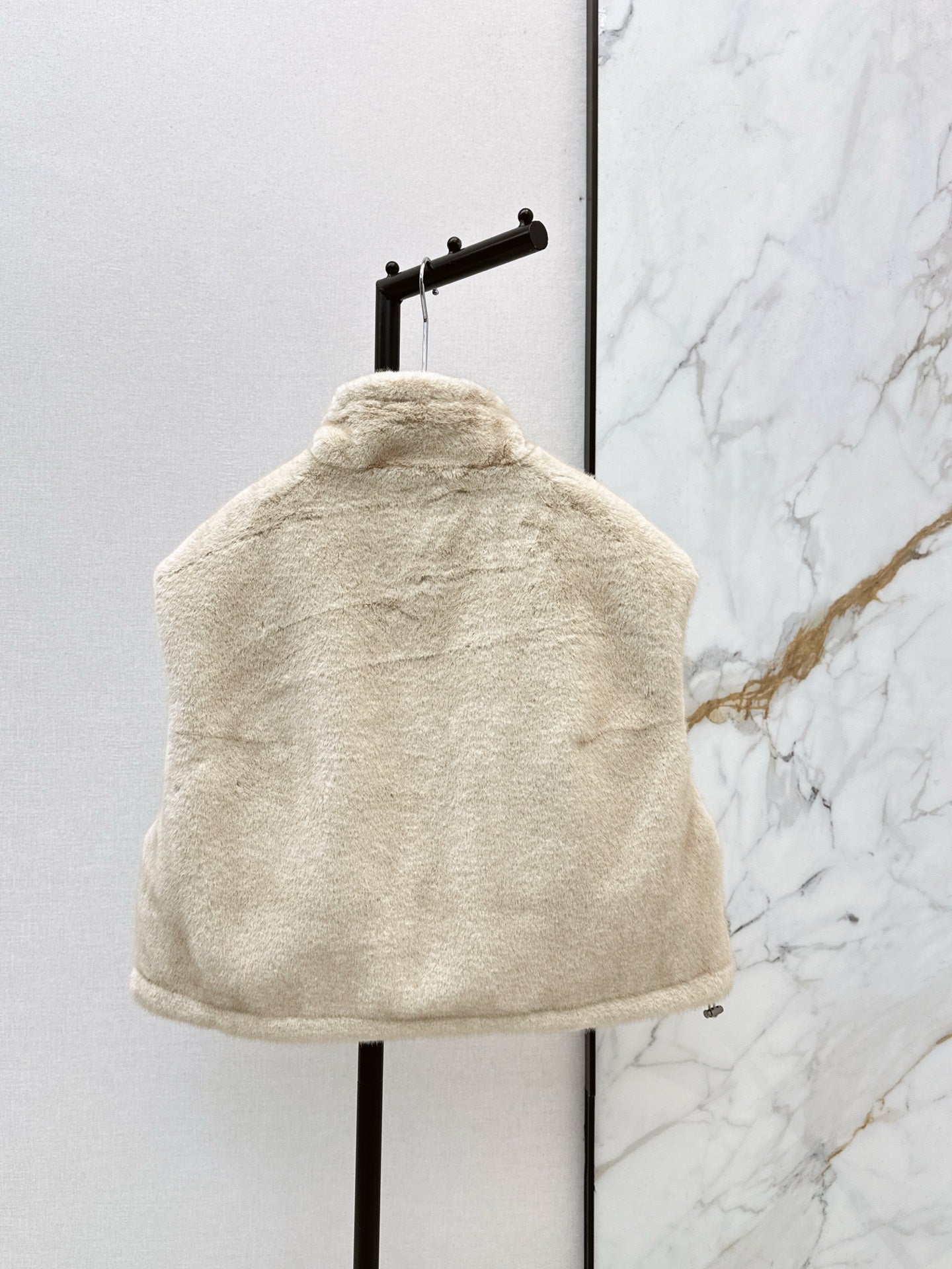 25FW reversible faux fur vest jacket