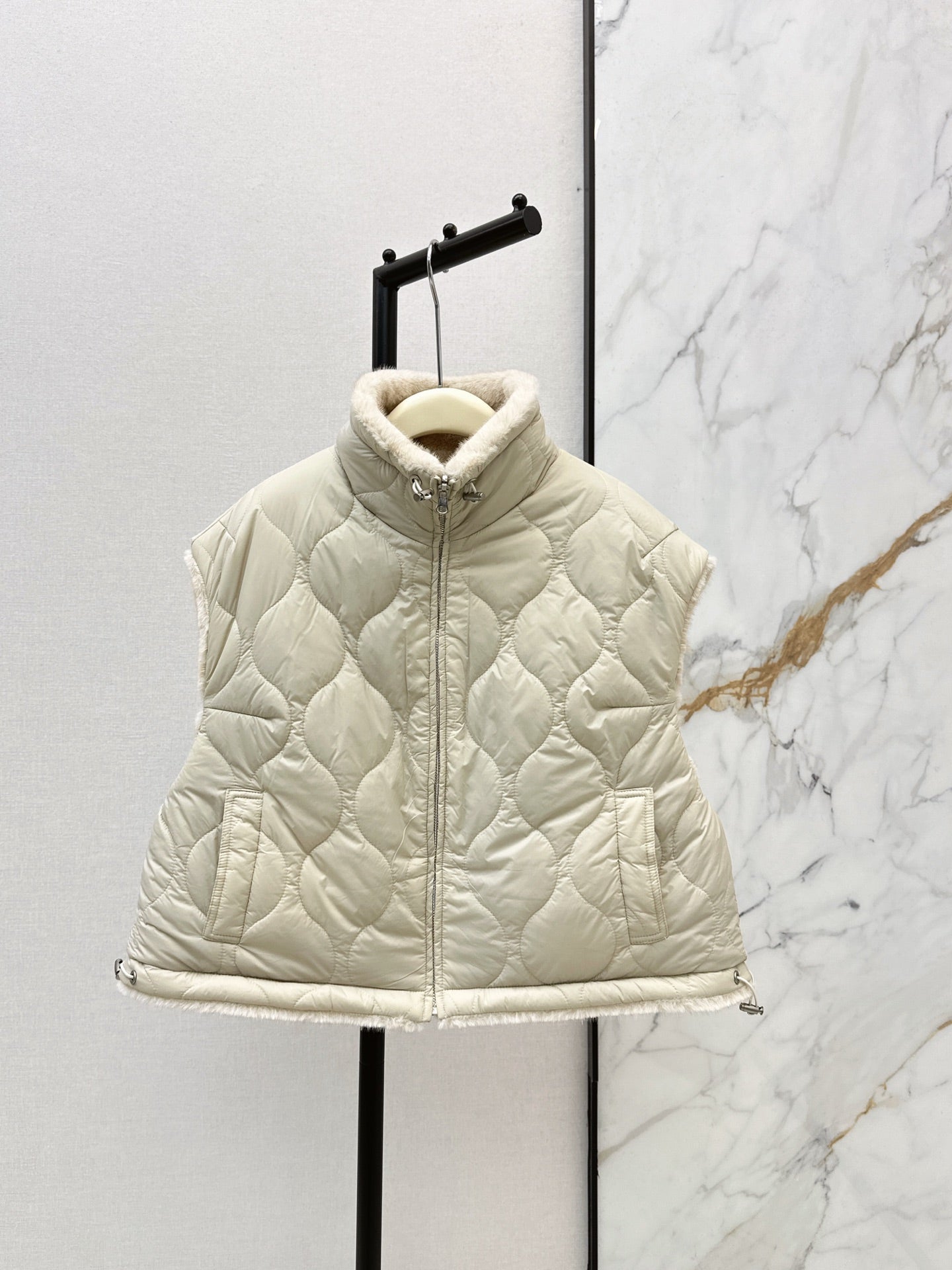 25FW reversible faux fur vest jacket