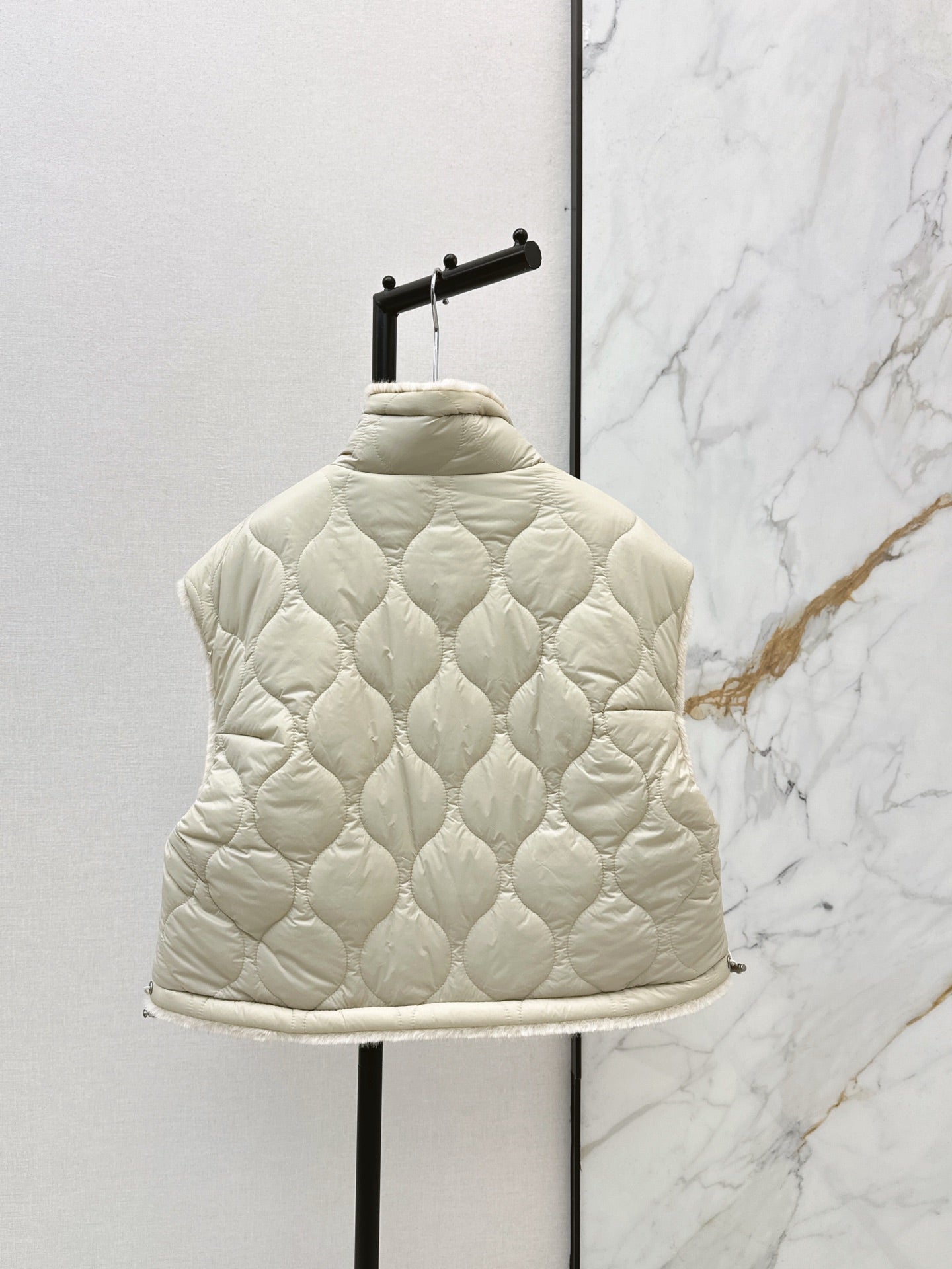 25FW reversible faux fur vest jacket